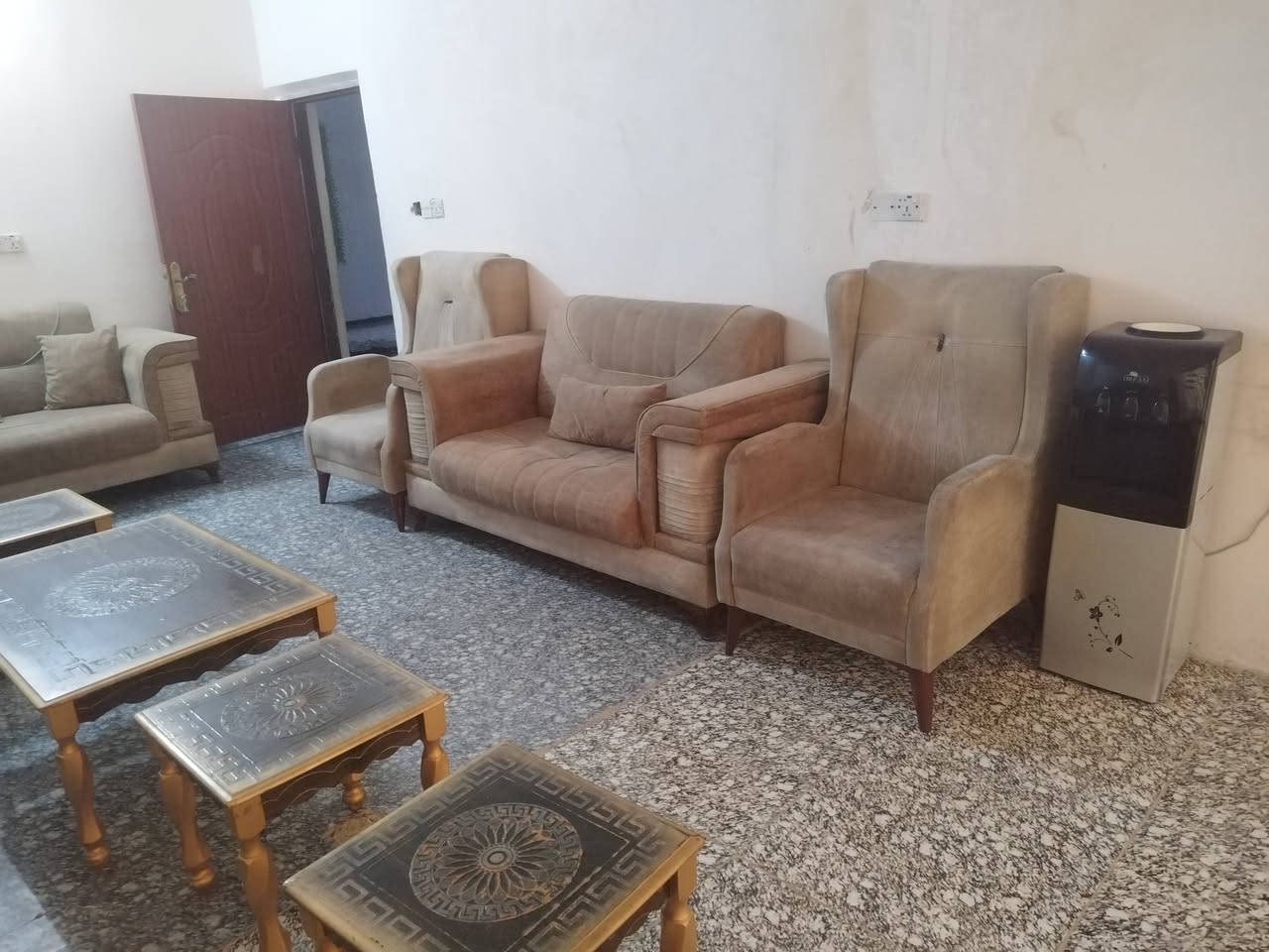 .تخم تفصال. درجه اولى ١٤مقعد مع. طبلات السعر ٣٩٠ نهايته
بس. جويه جكاره موضحه بلصوره 
 المكان ابو. غريب موجود توصيل بكروه 
***********
