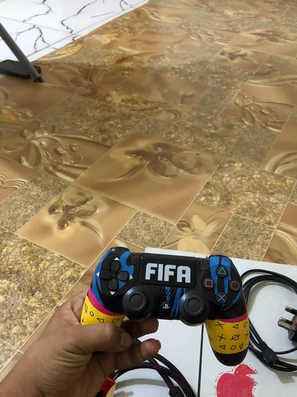 بلي 4 نضيف ما مفتوح ويه جوستك 1او اقراص 2 كامل ملحقات مستعجل عله بيعته سعره 210 بي مجال قليل مكاني بصره كرمت علي ابصخير الرقم ***********
