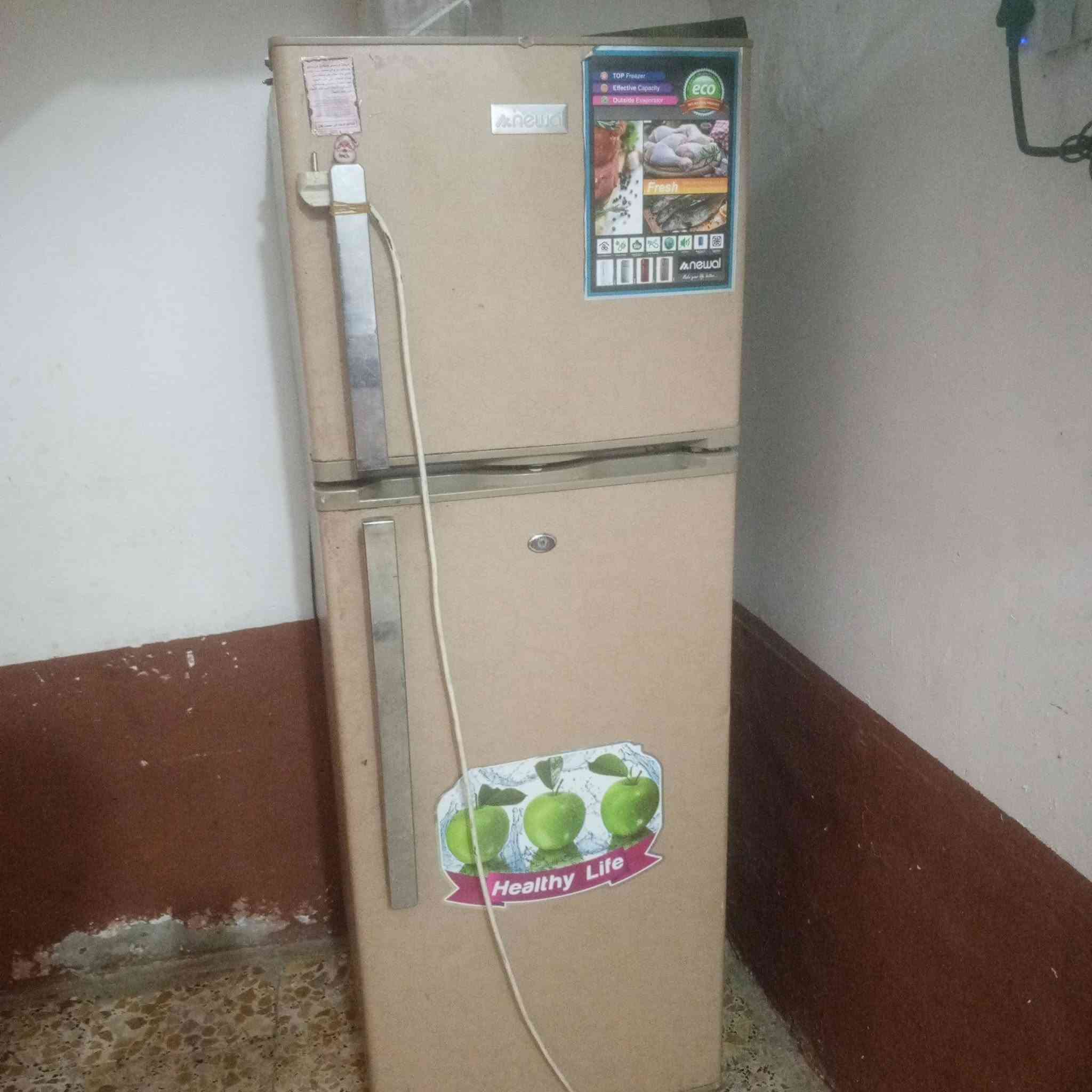 سلام عليكم عندي ثلاجات وسط حلوات شغل فول تجميد ومجمده حجم صغير تجميد فووول عل فحص للبيع استفسار ***********
