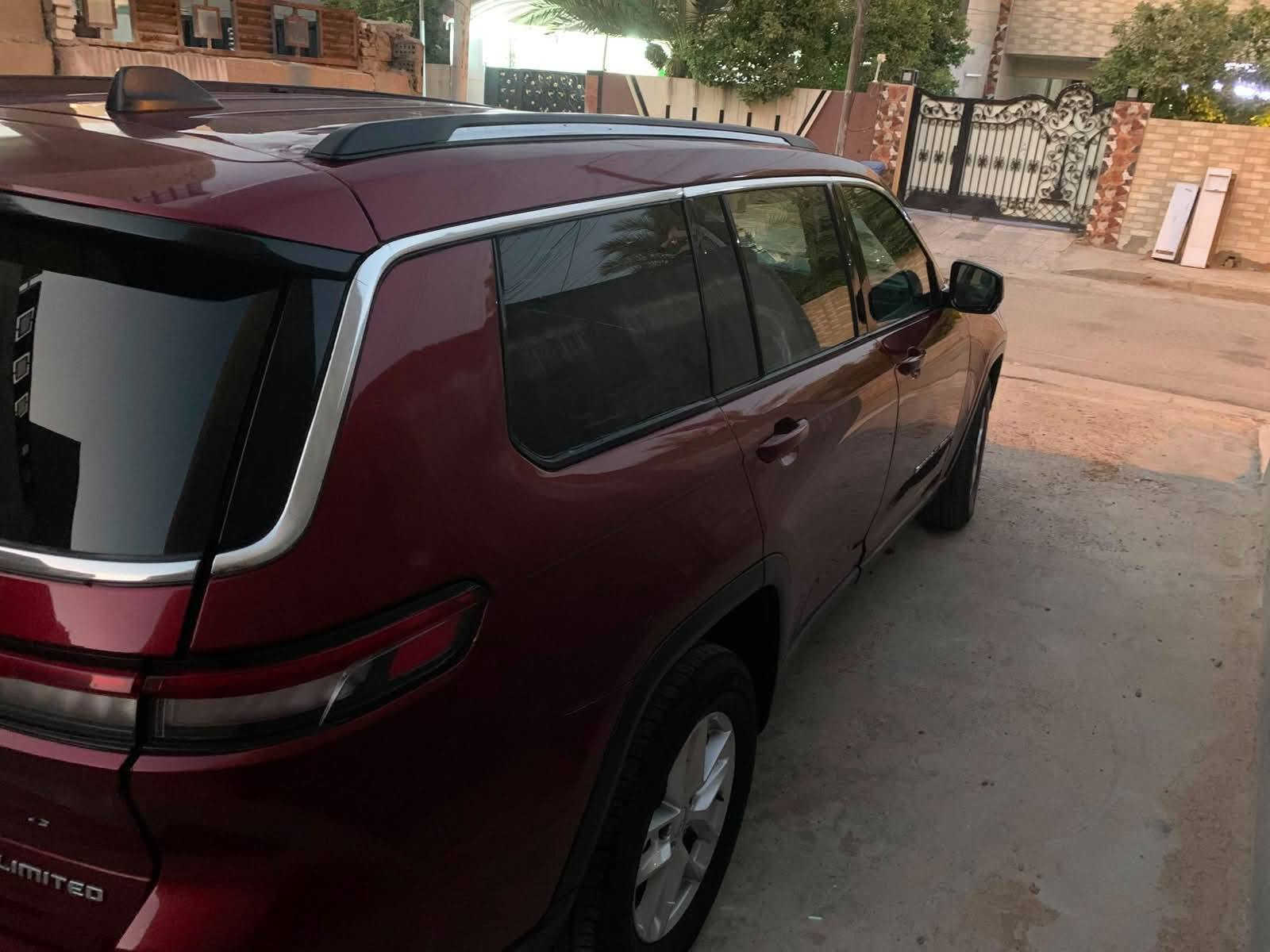 🚗 للبيع: جيب شيروكي ليمتد 2023
📍 مكان السيارة: بغداد 
📞 للتواصل: ***********
💰 السعر: ٢١٠ ورقة – قابل للتفاوض
📊 المسافة المقطوعة: ٢٦ مايل فقط
🛠️ المحرك: 6 سلندر – 3600cc

⚙️ المواصفات (فئة ليميتد):
• مقاعد جلدية فاخرة
• مقاعد أمامية تبريد وخلفية قابلة للتدفئة
• فتحة سقف بانورامية
• 7 مقاعد
• نظام دفع رباعي (4WD)
• تشغيل عن بُعد
• بصمة تشغيل
• بصمة أبواب
• شاشة وسطية كبيرة تدعمApple CarPlay
و Android Auto
• كاميرا 360 درجة
• باب خلفي كهربائي
• مصابيح LED أمامية وخلفية + أضواء ضباب
• مرايا جانبية كهربائية + نوافذ كهربائية بالكامل
• مقاعد فخمة 
• ناقل حركة ماوس 
‎شاشات عدد ٣ 
كامره عدد ٣ 
وبعد هواي مواصفات 

⚠️ أضرار السيارة:
ابيع السياره حزام بدون لغود وشواصي حادث سطحي
