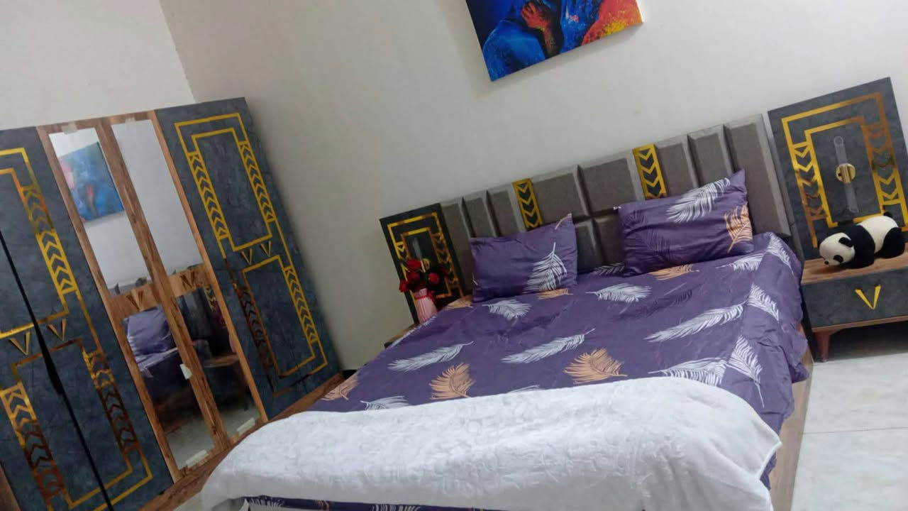 غرفه تركيه استعمال قليل مستعجلين ع البيع مكانه حله السعر 500وبيه مجال قليل للاتصال *********** مكلفه بلنشر
