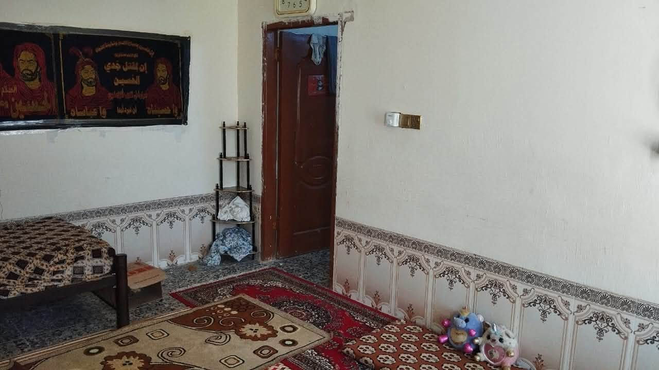 بيت للبيع قرب سيد عبدالله المختار 120متر غرفة نوم وصالة ومطبخ واستقبال وصحيات البيت ركن بسعر 45مع مجال 
***********
