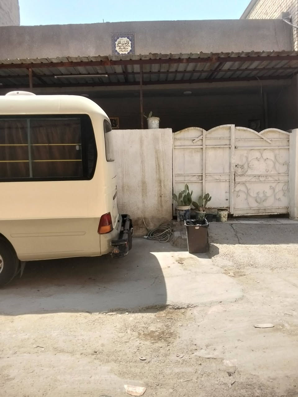 السلام عليكم
البيت للبيع 
واجهه 10/ نزال 10/ 
طابو زراعي سند 25 قرار محكمه بسمنه 
العنوان الزعفرانيه دور الصحه الثانية قريب على اسواق ام البنين 
***********
