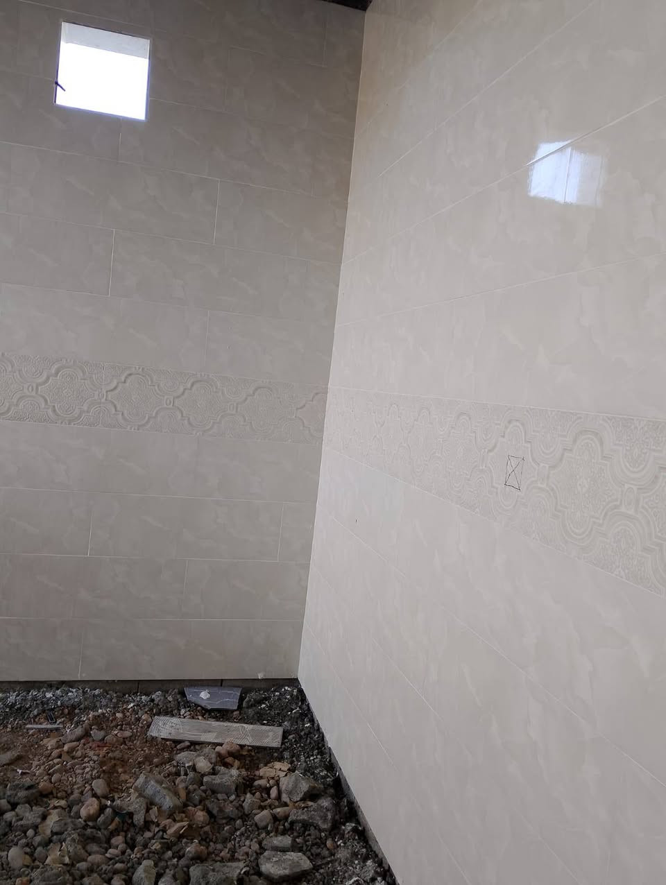 السلام عليكم خلف سيراميك شغل نظيف درجه اولى رقم الهاتف ***********
