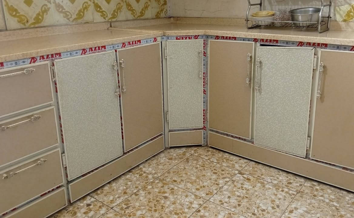 سلام عليكم كاونتر للبيع مستعمل 
العنوان بغداد فلكه حي النصر 
الرقم ***********
