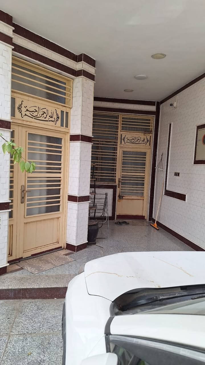 السلام عليكم الدار للبيع المساحه ٢١٠ متر الواجهه ٧ متر والنزال ٣٠ متر بناء حديث الشارع ١٥ متر قطاع ٣٠ شارع المدارس الفرع المقابل لنفر تيتي ( فرع مطعم كوجه ) للأستفسار الاتصال بالرقم ***********
