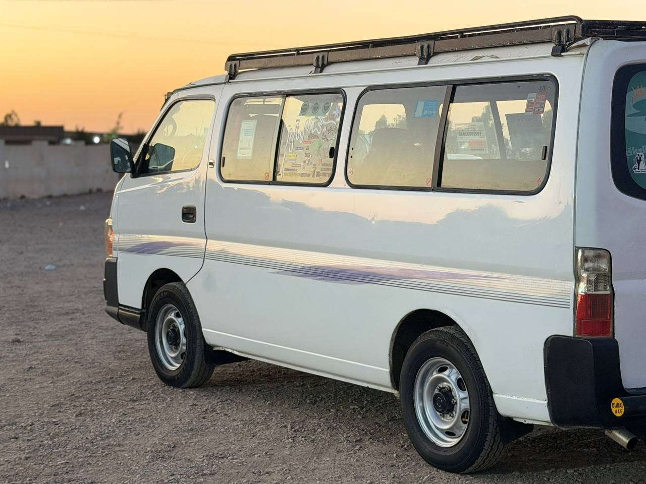 نیسان ئۆرڤان2008
ڕەقەم ئەنبار و ئەوەلیات بەشەرت تەحویل نابێ

گێڕ و مەکینەی بەشەرت

پەڵە پەڵە بۆیاخی هەیە وەرگەڕاو نیە شان داداو نیە

تەبرید  ئەشیای کاملی پێوەیە 

دەعمی قورسی نیە

چەمچ و دەعامی بەشەرت

دەرگای سکەی کارەبایە

نمونەیە لەجوانی 

شاشەو ئیمپریفایەر

***********

لەچەمچەماڵ
