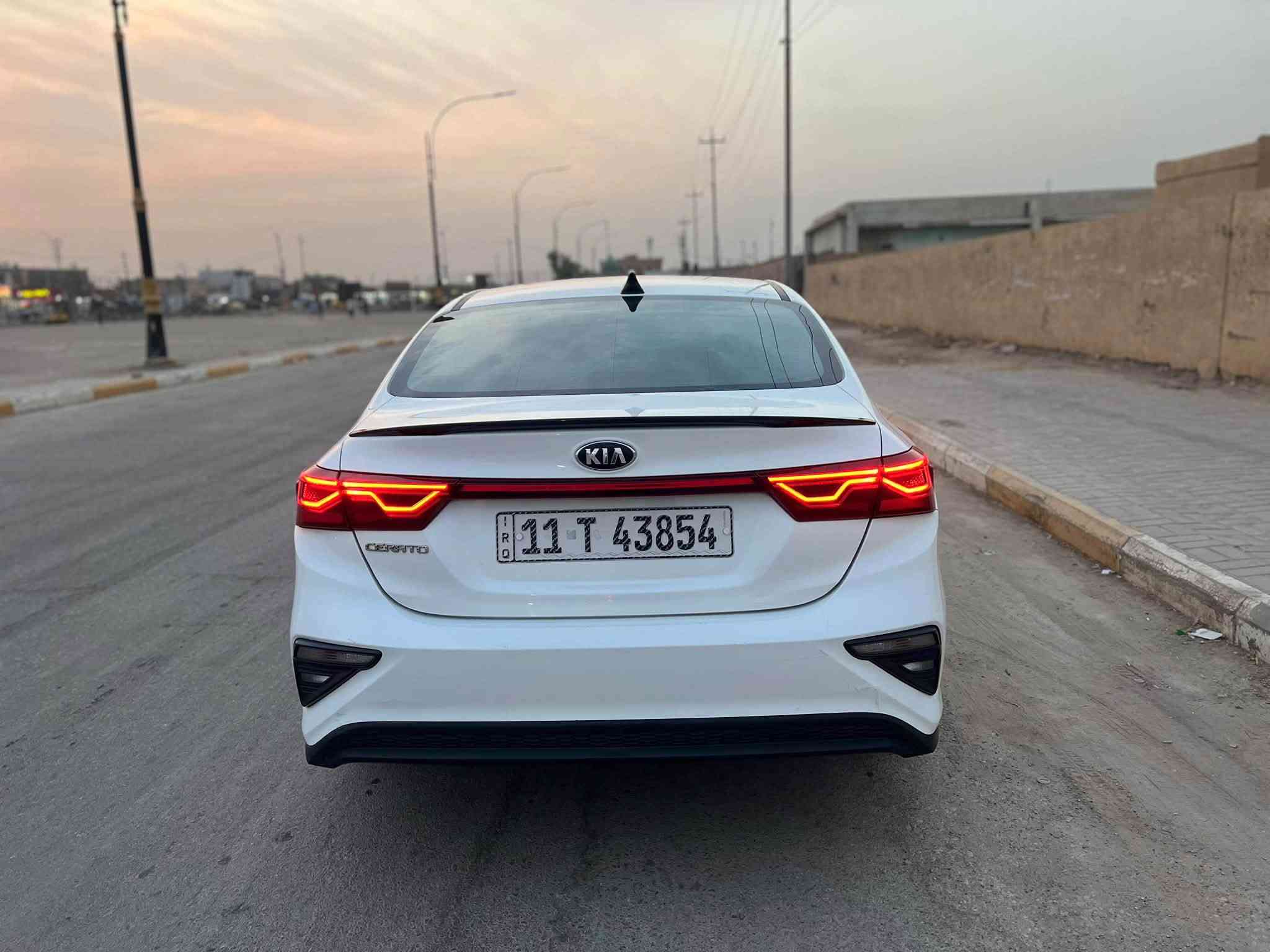 سيراتو خليجي موديل 2019 مكينه 1600 بيه صبغ شبرين بجاملغ الامامي فقط شبرين رقم بغداد دولي هزه جديده صارله شهر مداور ثاني يوم  ماشيه100
 فول  موصفات عده الفتحه لد خلفي
مري شفط اشاره بلمي تبريد قطعتين جاهزة من كلشي خير من الله سبير مانازل سياره جديده بمعنى الكلمه ارضيه جلد //***********
