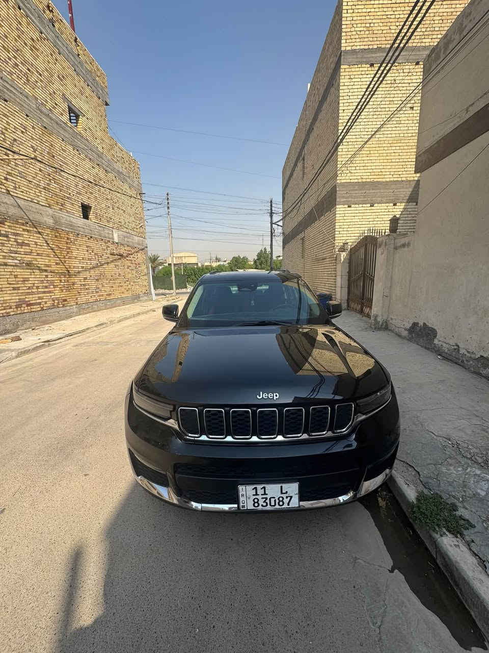 جيب الشكل الجديد اسود خليجي وكاله هارلم 

الموديل: 2021 لمتدد فول مواصفات بانوراما 

المواصفات:
* نظام دفع رباعي 4X4 متطور
* فتحة سقف بانوراما
* الصندوق كهربائي بخاصية البصمة
* ويل ألمنيوم قياس 20 انج
* شاشة التحكم الرئيسية لمس بنظام Uconnect 5 بقياس 10.1 انج مع نظام ملاحة
* شاشة القيادة الرقمية بقياس 10.25 انج
* رادار تفاعلي مع خاصية التوقف والانطلاق
* تحذير النقطة العمياء
* تحذير الخروج عن المسار
* نظام المحافظة على البقاء في المسار
* خاصية المساعدة على التوجيه في التقاطعات لتفادي الحوادث
* حساسات أمامية وخلفية
* المرآة الداخلية مزودة بشاشة لعرض الكاميرا الخلفية
* نظام مانع تصادم خلفي
* نظام القيادة شبه الذاتية
* المقاعد الأمامية مبردة ومدفأة
* المقاعد الخلفية مدفأة
* مقعد السائق والراكب كهربائي
* مقعد السائق ذاكرة
* نظام آبل كاربلاي و أندرويد أوتو لاسلكي
* نظام صوتي فاخر 9 سماعات من ALPINE
* دخول ذكي (بصمة)
* نظام التشغيل عن بعد
* مصابيح أمامية أوتوماتيكية مع مصابيح نهارية وكشافات ضباب LED
* نظام التحكم التلقائي في الضوء العالي
* مساحات زجاج أمامي حساسة للمطر
* شاحن هاتف لاسلكي
* أنماط قيادة متعددة رياضية والطرق الوعرة
* وسائد هوائية أمامية متعددة المراحل ووسائد هوائية جانبية ووسائد هوائية أمامية وخلفية
* نظام التحكم الإلكتروني بالثبات
سياره جديده ونظيفه محرك جديد مصارلي كم يوم من شديته 

السعر 288 وبيها مجال 
رقم الهاتف ***********
