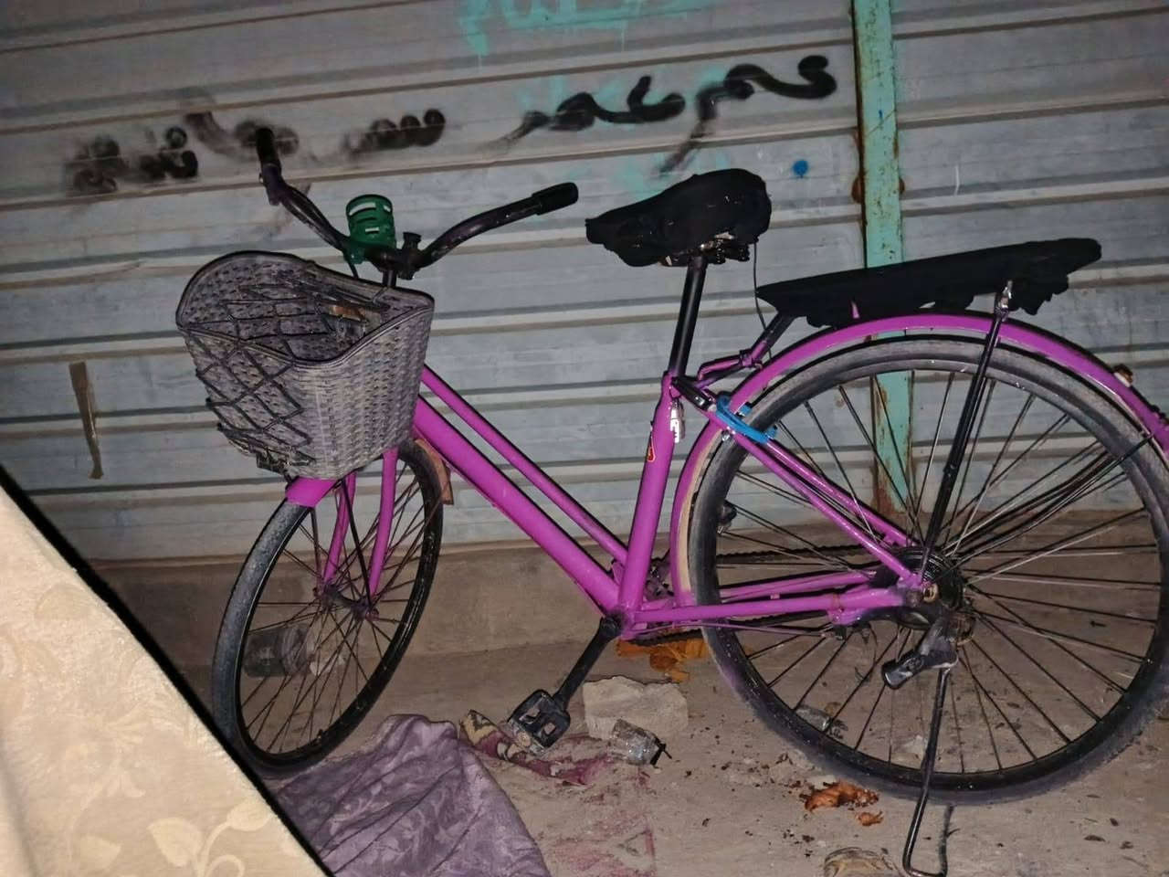 السلام عليكم   بايسكل حجم 26  للبيع لون بنفسجي  (مصبوغ )  سعره مناسب جدآ  ***********
