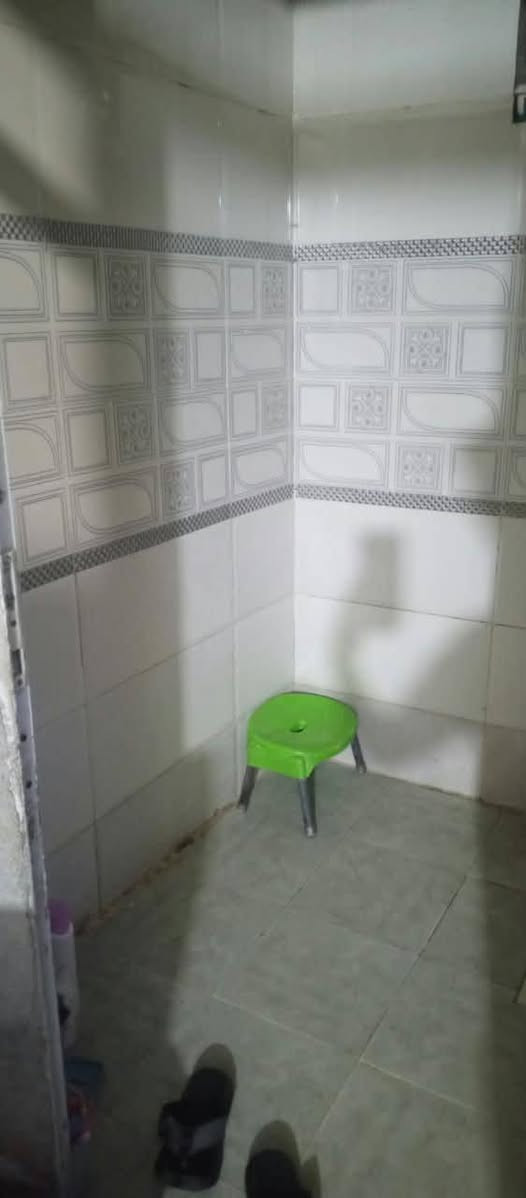 بيت حواسم 100م بيت خطين كهرباء الحسينيه مسقط شارع شركه سعر 10 وبي مجال  ولبيت على شارع 
***********
