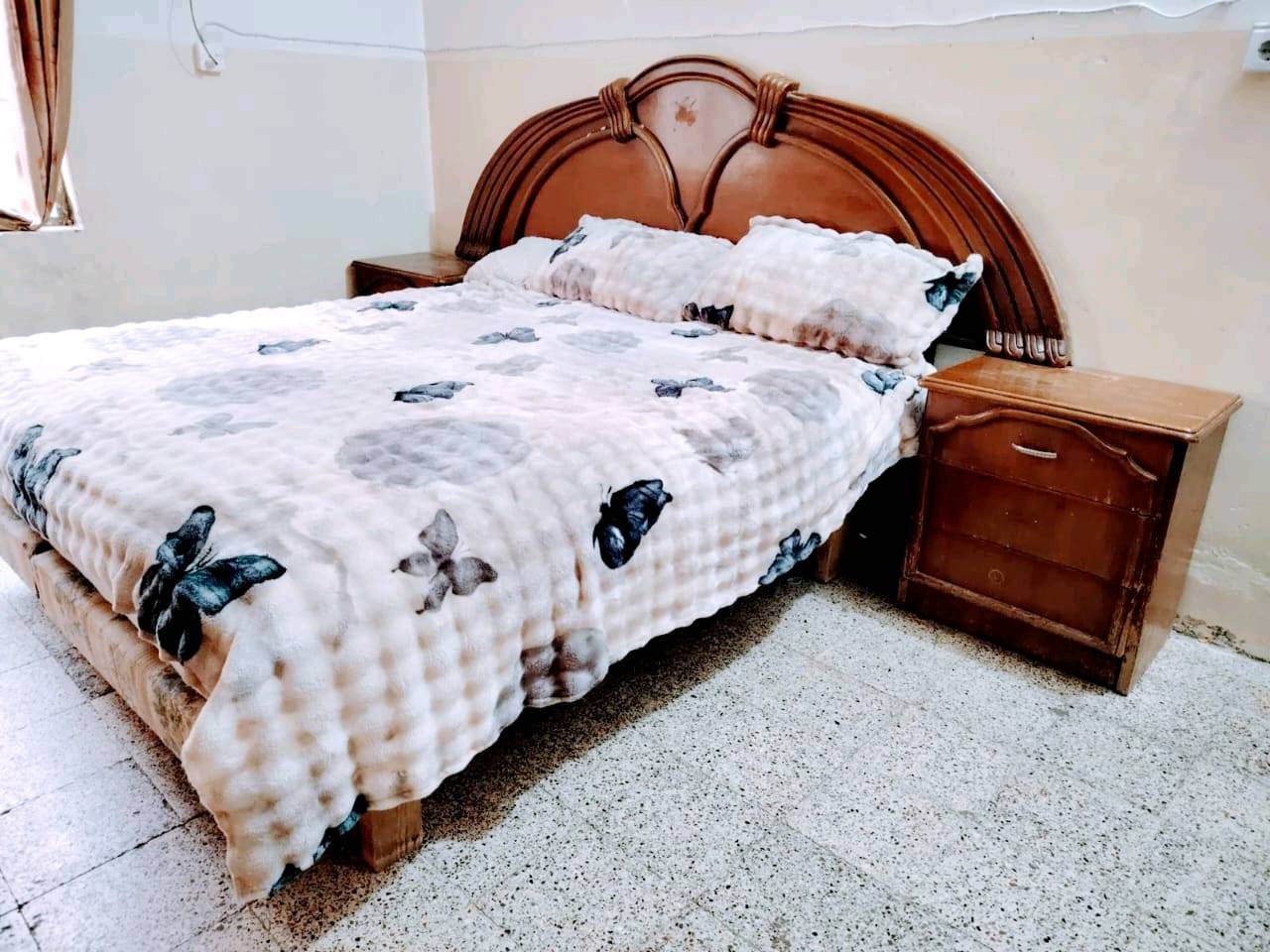 غرفه نوم مستعمله للبيع 
السعر 350 و بي مجال 
العنوان جانب الأيمن الإصلاح الزراعي 
رقم الهاتف ***********