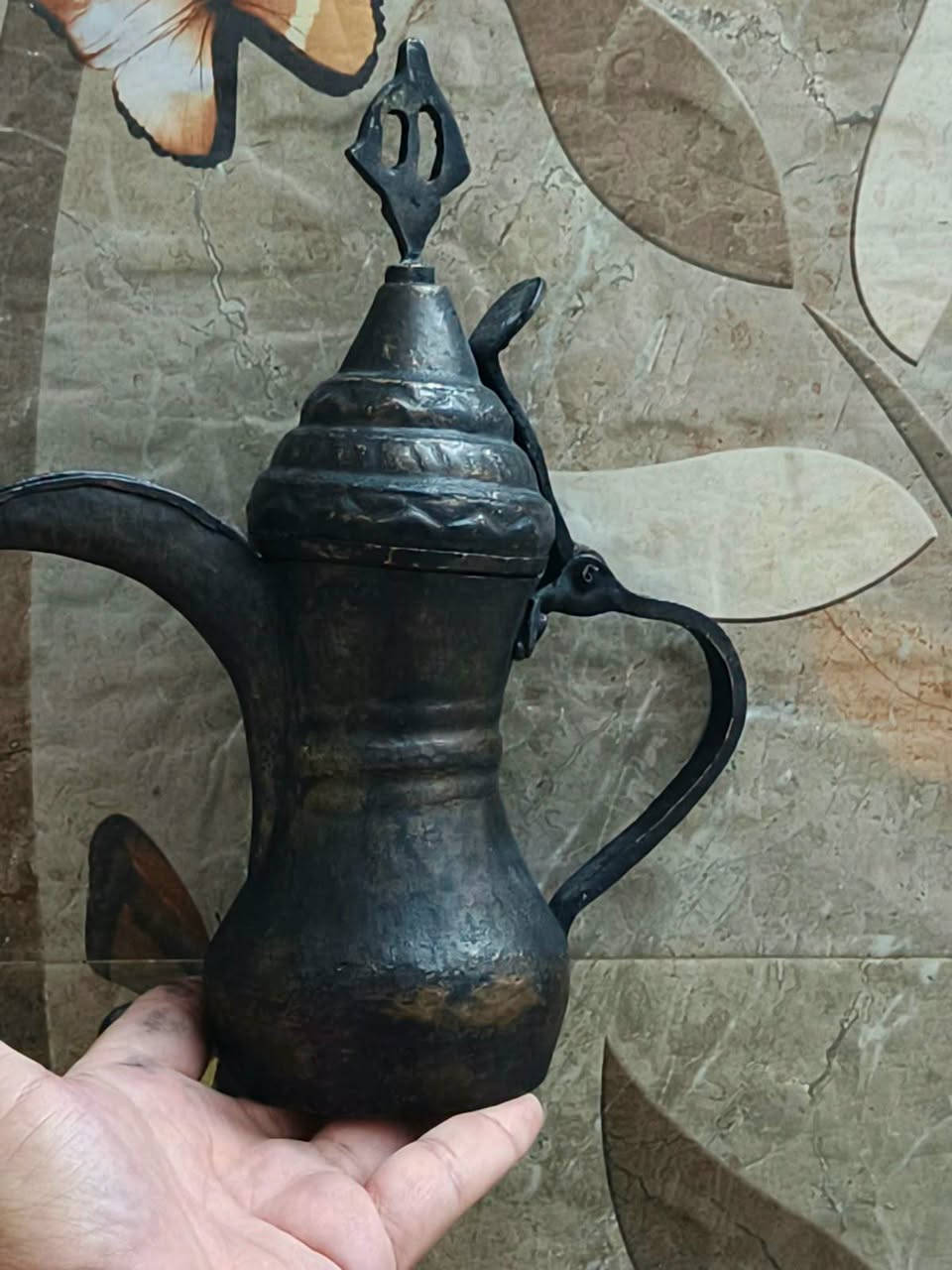مساكم الله بالخير والبركه 🇮🇶🦋🇮🇶 
كمكم نصراني قديم جدا قياس (26)سنتم 
خالي من كل ضرر وعيوب للاستفسار خاص او الاتصال على الرقم التالي (***********)(كرار الشيخ)
