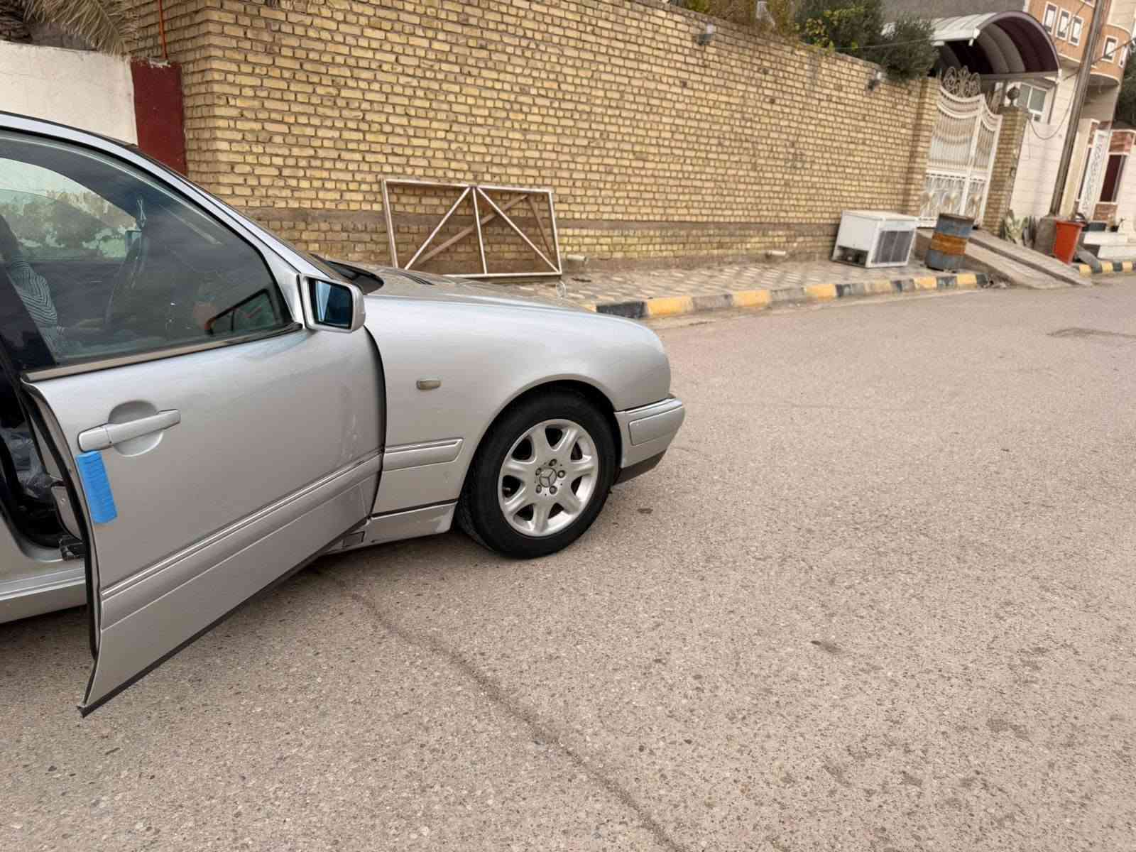 مرسيدس ام عيون • ١٩٩٧ • رقم بغداد