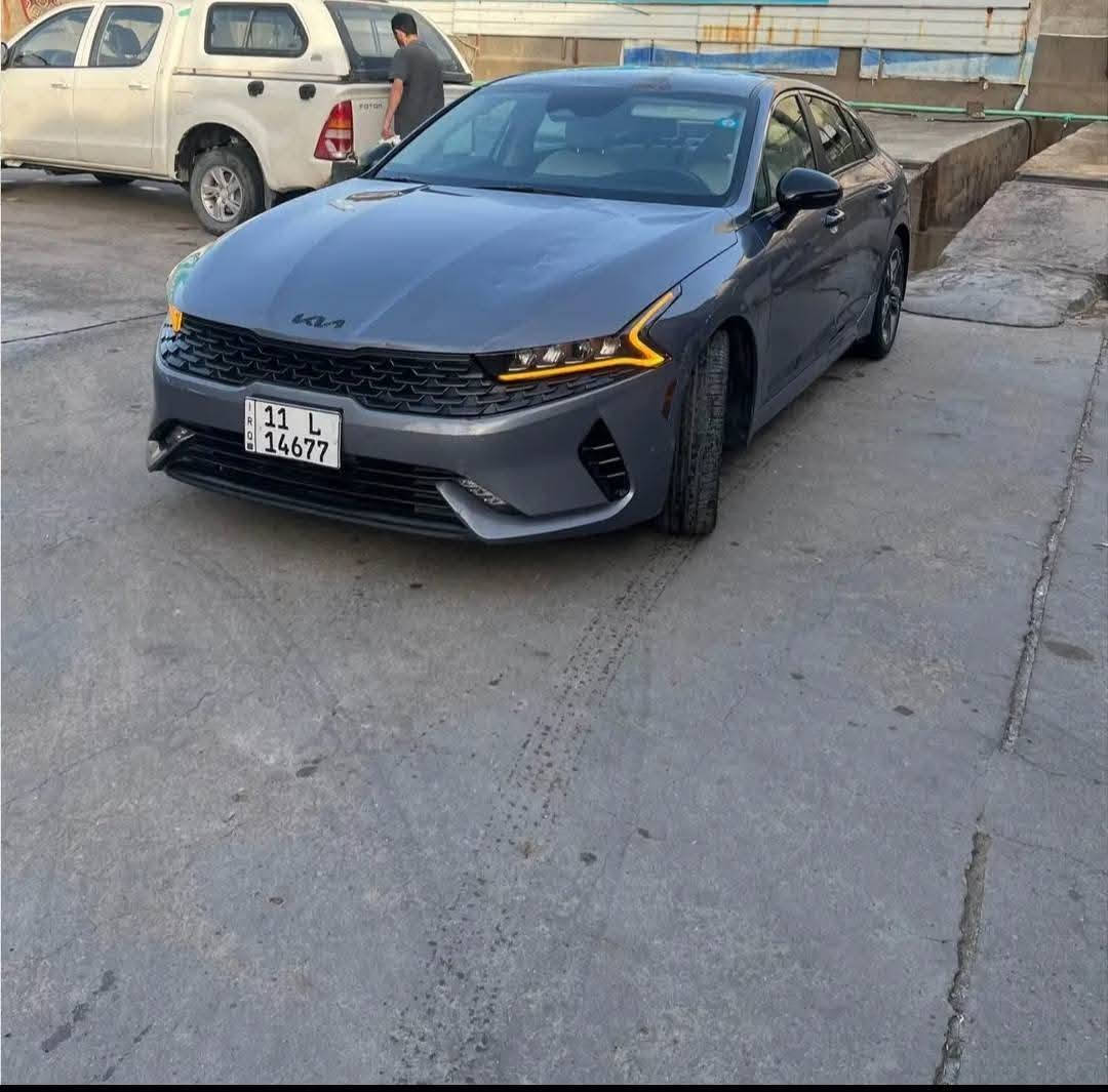 *🔥 للبيع كيا K5 موديل 2022 1600T تيربو 🔥*
*فول مواصفات | شاصي كفالة | رقم بغداد | تحويل فوري*

*السعر: 138 ورقة وبيها مجال*  
*مكاني: البصرة*  
*مستعجل جداً على البيع*

*مواصفات المحرك:*
- *محرك 1600T تيربو* مرغوب ومطلوب
- *ممشى حقي: 81 الف كم*
- *محرك ✅ كير ✅ تبريد ✅ حدادية ✅* 
- *تخم تايرات جديد*
- *الشاصي كفالة* لا ضرب لا تبديل

*مواصفات الفول:*
*بصمة تشغيل + بصمة ابواب + تشغيل عن بعد*  
*صندوق ذكي + سايد بريك كهربائي + مثبت سرعة*  
*تحكمات ستيرن كاملة + لد نهاري اصفر + كاميرا خلفية*  
*فول مواصفات ما عدا الفتحة*
- *رقم بغداد مشروع وطني*
- *السيارة باسمي* -تحويل مباشر
*اللون:*
*رصاصي غامق مرغوب
*للاتصال فقط:*  
*************  
*واتساب: ************
 السعر  138 وبيها مجال بسيط للشراي
(بيه ٣ قطع في العراق )
