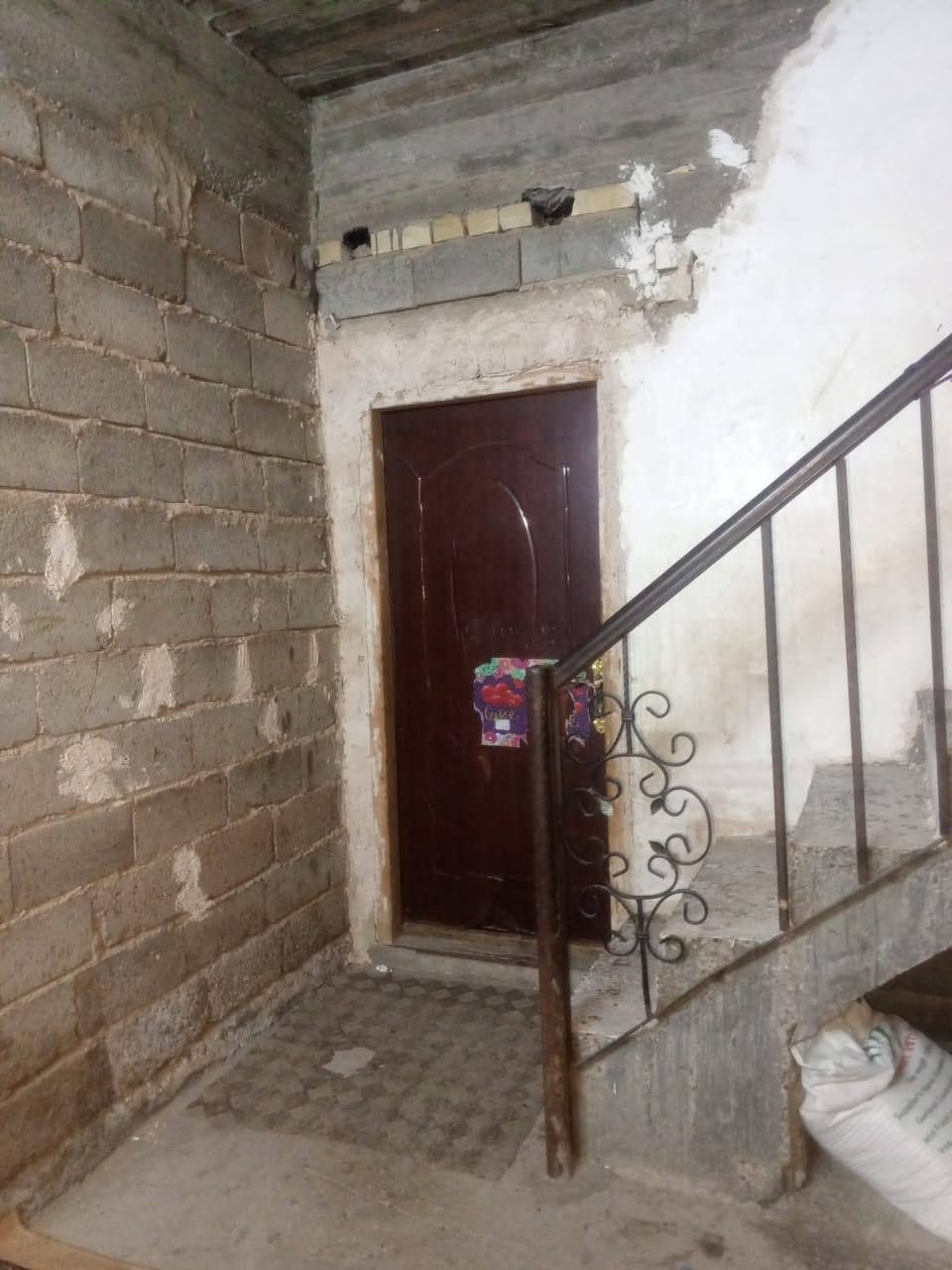 بيت للبيع – بغداد / أبو غريب / حي الشهداء
🏠 بيت للبيع بمساحة 120 م²، طابقين
📍 موقع مميز جدًا في أبو غريب – حي الشهداء، قريب من السريع والمدارس، وموقعه غريب ومناسب للسكن.

✅ الأرض طابو صرف
✅ متوفر كافة الخدمات
✅ الكهرباء والخدمات الأساسية متوفرة
✅ البيت طابقين ومناسب للعائلة

📞 للاستفسار والتواصل:
***********
***********
