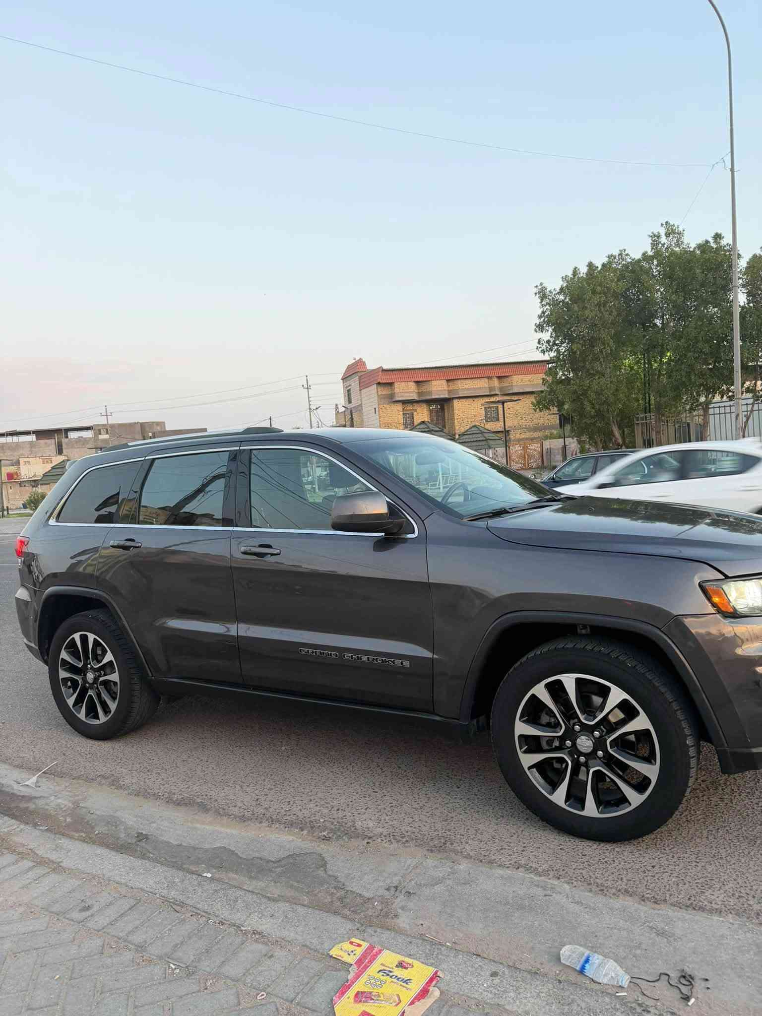 Jeep لاريدو مديل 2001 

السلام عليكم جيب لاريدو مديل 2021  للبيع او مراوس حسي القناعه  وارد امريكي ضربتهة مدكر الايمن والبنيد وبيهة صبغ الباب الخلفي فقط مواصفاتهة نص فول رقم بصره تحويل ثاني يوم السياره جاهزه من كلشي حداديه تخم تاير السياره كلشي ما ناقصهة السعر 195 وبيهة مجال بشي جداً بصيط حك الجيه المكان البصره 
***********
