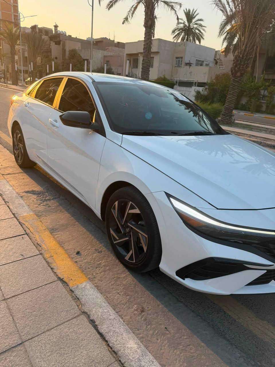 🚘 هيونداي إلنترا SEL SPORT 2025 للبيع

• الموديل: 2025
• الفئة: SEL Sport
• المحرك: 2.0L بنزين
• 4 سلندر DOHC / VVT
• القوة: 147 حصان
• ناقل الحركة: أوتوماتيك
• الدفع: أمامي FWD
• الممشى: 9,150 ميل فقط 🔥
• اللون الخارجي: أبيض
• التشغيل: Run & Drive
بصمه تشغيل عن بعد 
• كاميرا خلفية
• تشغيل بدون مفتاح
• تحذير النقطة العمياء
• تحذير مغادرة المسار + المحافظة على المسار
• حساسات ضغط الإطارات
• إضاءة LED
• مثبت سرعة/أنظمة أمان ومساعدة بالسياقة

📍 السيارة وارد أمريكي 🇺🇸

💰 السعر: [150بيه مجال
📞 للاستفسار:***********

السيارة نظيفة ومواصفاتها حلوة جداً، والممشى قليل بالنسبة للموديل. منفيس فحص موقت

بيبان اثنين مال سايق وخلف السايق امبدل نفس الموديل  غير لون مصبوغ 
التكمه الاسفل مصلحه ضرر خفيف التكمه الفوك سليمه 
جاملغات خلفيفه الثنين مصلحات مصبوغات الصندوك سليم

