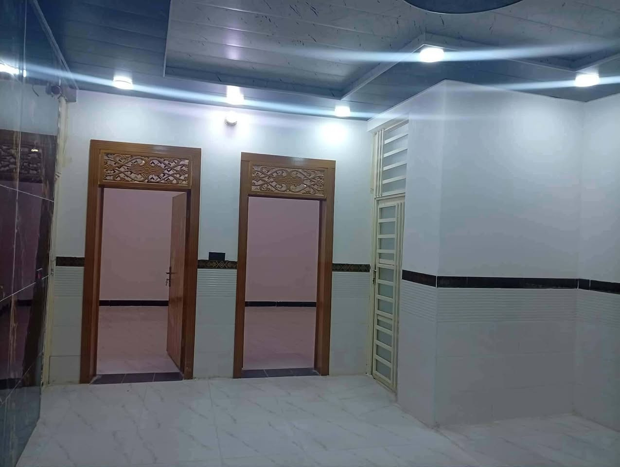 اجار اجار 130 متر غرف 2 عمود 317عنوان البيت شارع الصب البيت جديد وما مسكون تبليط من شارع العام لباب البيت البيت كامل تانكي مغاسل خلاطات واير مولده كل شيء كامل بيه مكتب الامين للعقارات العامه بيع شراء رهن ايجار ***********
***********
