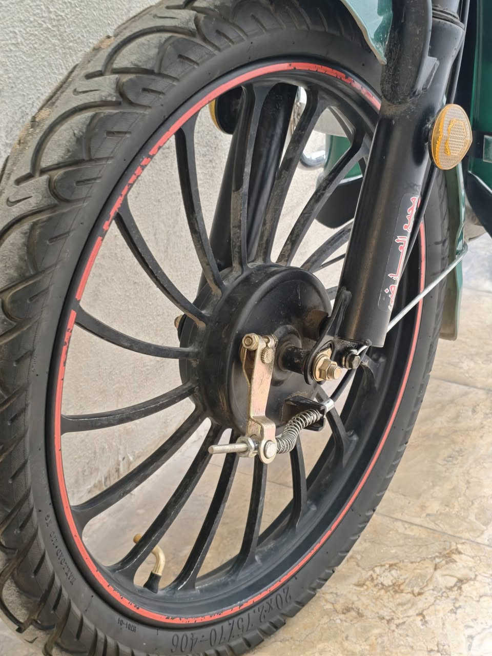 دراجه شحن وكيل العارضي 🏍️
ملف 1000 واط 
بطاريه 60 فولت خمسه باتري 
تمشي 50 كيلو متر 
سرعه 99
اشاير لايت بريك رباعيه كله شغال
شاشه تعرض كلشي من سرعه والاعطال ونسبه الشحن
تايرات جديد بنز جديد 
اربعه دبلات ومري ما مشدودات 
شاحنه ودبل سويج وبصمتين تشغيل واطفاء وتقفل وتفتح
دراجه خير من الله مال شغل وكراب 
الدراجه سعره 250 قفل 
رقمي واتساب ***********
مكاني نجف حي القادسية
