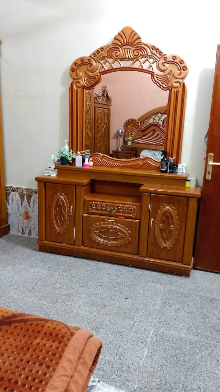 غرفه خشب • نضيفه • ناصريه