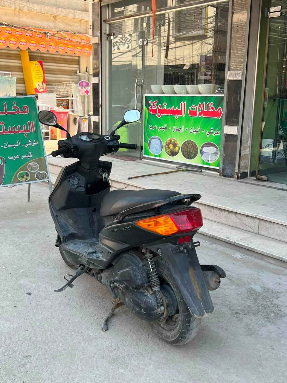 سلام عليكم دراجة سكنس فحل كوري دراجة جديدة جداً وبوضع الوكالة انشاءالله كلشي شغال لايت زنون عالي وناصي ومتغير واشاير وغيرها ولون طافي شرط الدراجة ترايك للبصرة انشاءالله وبيها قبق فلاوين ودراجة بوضع الوكالة انشاءالله بس اني ما غاسلها كلچاتها كلش قوية انشاءالله .  سعرها 850. وبيها مجال بسيط حگ جيتك بدون كسران لان اني صايرة علية بأكثر من هيچ   مكاني بغداد الدورة رقمي ***********
