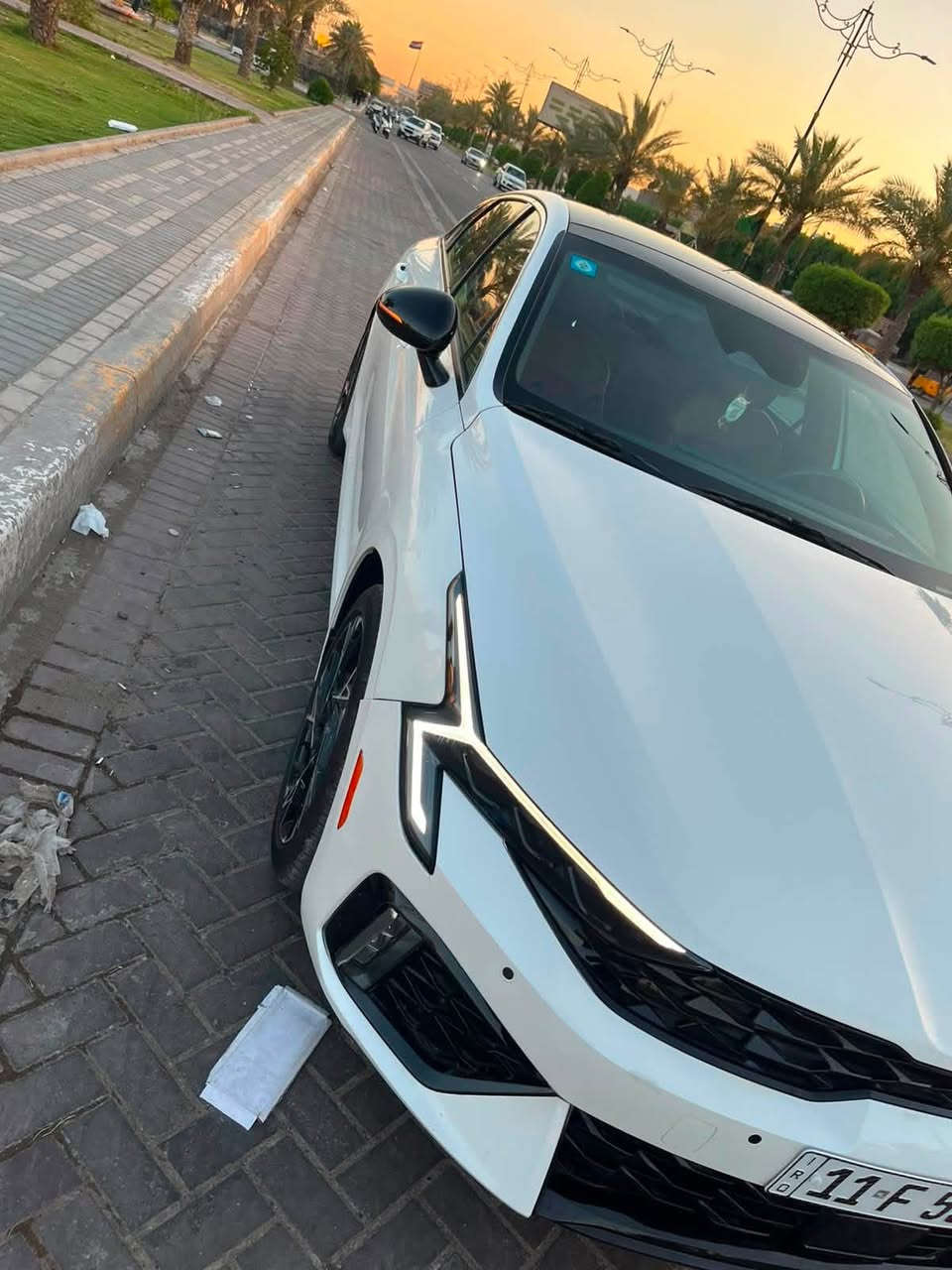 سلام عليكم
للبيع | 2025 KIA K5 GT-Line

المسافة المقطوعة: 15000 ميل

المحرّك: 2500cc

رقم بغداد

المواصفات:

 • فتحة سقف بانوراما

 • تشغيل بصمة

 • رادار أمامي

 • رادار جانبي (نقطة عمياء)

 • تحكمات مقاعد كهربائية

 • شاشة وسطية كبيرة

 • سايد بريك دكمة (Electronic Parking Brake)

 • تدفئة مقاعد

 • نظام تثبيت السرعة

 • حساسات أمامية

 • كاميرا خلفية عالية الدقة

 • دخول ذكي

 • إضاءة خارجية LED

السعر:180 ورقة وبيها مجال 

رقم صاحب السيارة ***********
