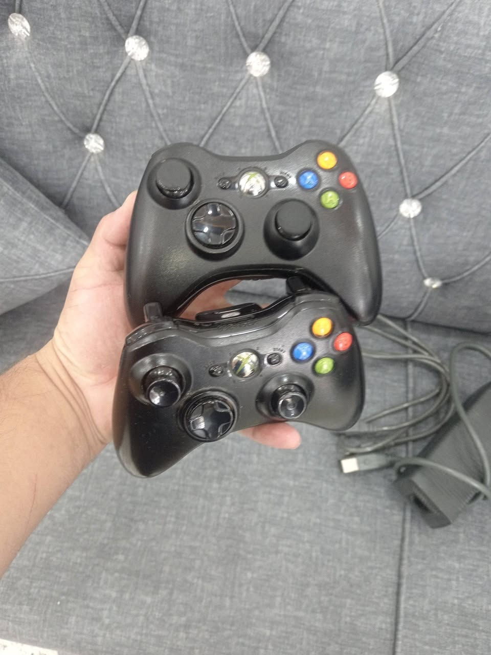 🎮 كاسبر Xbox 360  للبيع 🔥
📌 التفاصيل:
• الجهاز:كاسبر Xbox 360 
• الحالة: نظيف ومرتب
• 🎮 عدد اليدات: 2 بلوتوث
• 🔋 بطاريتين قابلة للشحن
• 🔌 شاحن البطاريات موجود
• ⚡ محولة الكهرباء موجودة
• 🔌 جميع الكيبلات موجودة
• الجهاز شغال ومفحوص

🎮 الألعاب الموجودة:
• Call of Duty: Black Ops 1
• Call of Duty: Black Ops 2
• Call of Duty: Black Ops 3
• Call of Duty: Advanced Warfare
• GTA San Andreas
• FIFA 19
• FIFA Street
• PES 18
• WWE 
وبي بعد العاب 

💰 السعر: 135000 وبي مجال 
📩 للتواصل: خاص او على الرقم: ***********
