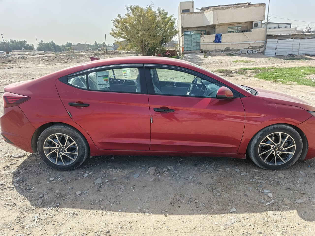 سيارة انتره موديل ٢٠مكينه ألفين  كير أي تي سياره بدون دواخل بيه تلث قطع صبغ ولبنيد كلير مكينه وكير وتبريد كفاله سياره باسمي ثاني يوم تحويل السعر ١٢٣ وبيه مجال وإذا اكو مراوس اراوس حسب لقناعه العنوان بغداد الحرية ***********

