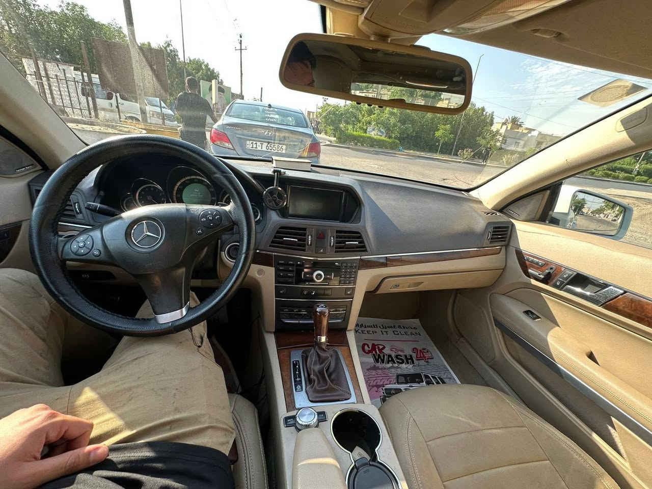 السلام عليكم 
للمراوس بجالنجر 
مارسدس E350  موديل 2011 كوبي 
فول مواصفات 
تبريد ثلج محرك 3500 v6 تنفس طبيعي 
وياله تو سايز AMG 
حادثها بأمريكا سرقه ويلات بالعراق انطخ جاملغ الأمامي الأيمن ماشيه 149 الف كيلو 
عنوان بغداد الإعلام 
***********
