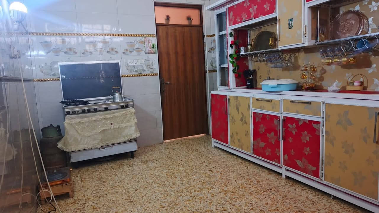 بيت للبيع يتكون من
. غرفتين.
صاله . مطبخ . استقبال . بناء جديد  
في حي الشهداء طابو 
المساحه ١٤٠ متر للاستفسار الاتصال ***********
