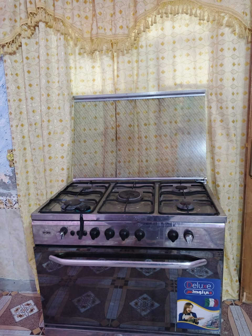 طباخ ايطالي السعر 170 وبي مجال نضيف شغال شراي تواصل واتساب ***********
