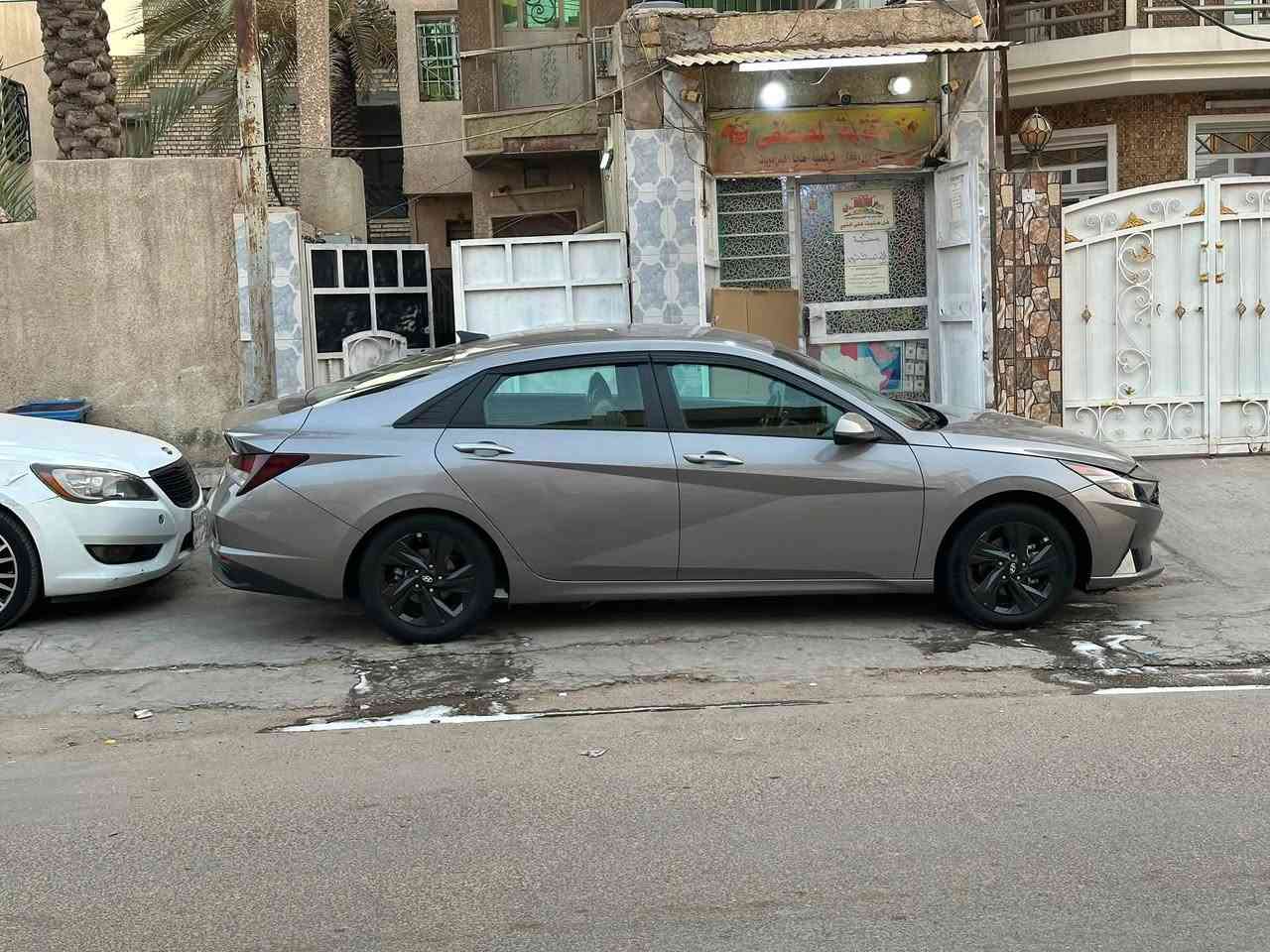 السلام عليكم 
النترا  م/2021
وارد امريكي 
بدون صبغ وبدون تبديل 
فقط بارد قليل
مواصفات 
بصمه تشغيل + ابواب
نقطه عمياء 
تحديد مسار 
مثبت سرعه 
المواصفات العاديه 
جاهزه بدون نواقص
مدوشمه عام 
ماشيه 112
السعر 130 وبيهة مجال بسيط 
مكاني بغداد الدوره شارع الطعمه او زيونه 
***********
