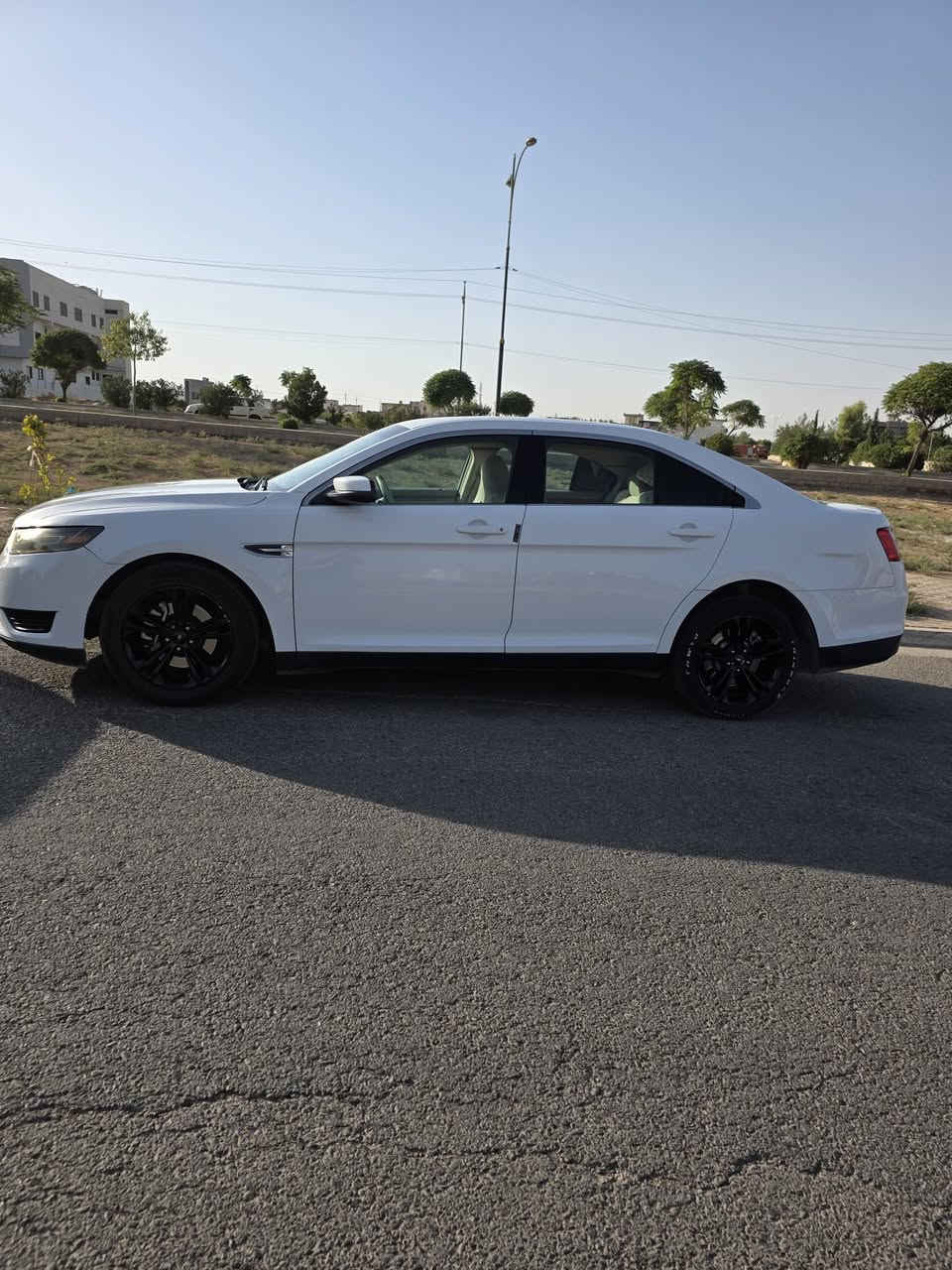 Ford turus 2013 niva سه ياره كه ٢ به له بو ياخى هه يه مواسه فات se خه ليجى ناو زه ر ده مه كينه ى كراوه ته وه بو واته ر به مبب به شه رتى كيرو مه كينه ٢١٣ هه زاركيلو مه تر  هه  قيقى روشتوه سونه ريم داناوه سه ياره كه تا بلى جوانه و ده فته رى به نزينى كه ركوكى له كه له سعر ١٠٥ كلاو معامه له يه برايانه ***********شوين جه مجه مال

