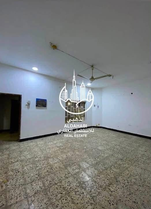 بيت طابقين للايجار في الجنينه موقع ممتاز جداً يلائم السكن العائلي يحتوي ست غرف منام مساحه 250 متر 

مواصفات البيت يحتوي ست  غرف منام ، صاله ، استقبال ، مطبخ ، صحيات ، كراج ، حديقه 

سعر الايجار مليون وربع 
.
للمعلومات اكثر الاتصال على الارقام
***********
او زيارة موقعنا 
البصره _ شارع عام حي الزهراء _ قرب مستشفى النفط 
الذهبي للاستثمار العقاري
مجاز قانونياً
