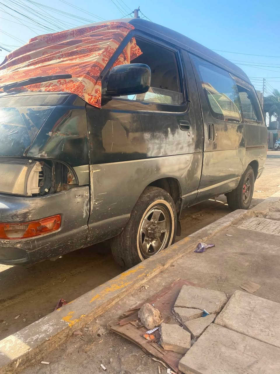 سلام عليكم سياره فاره للبيع يرادلها ترتيب شغاله مكينه وكير ففتي بيها خيط تبخير العنوان بغداد الحسينيه مال راشديه 
رقم ***********سعر 22 وبيها مجال
