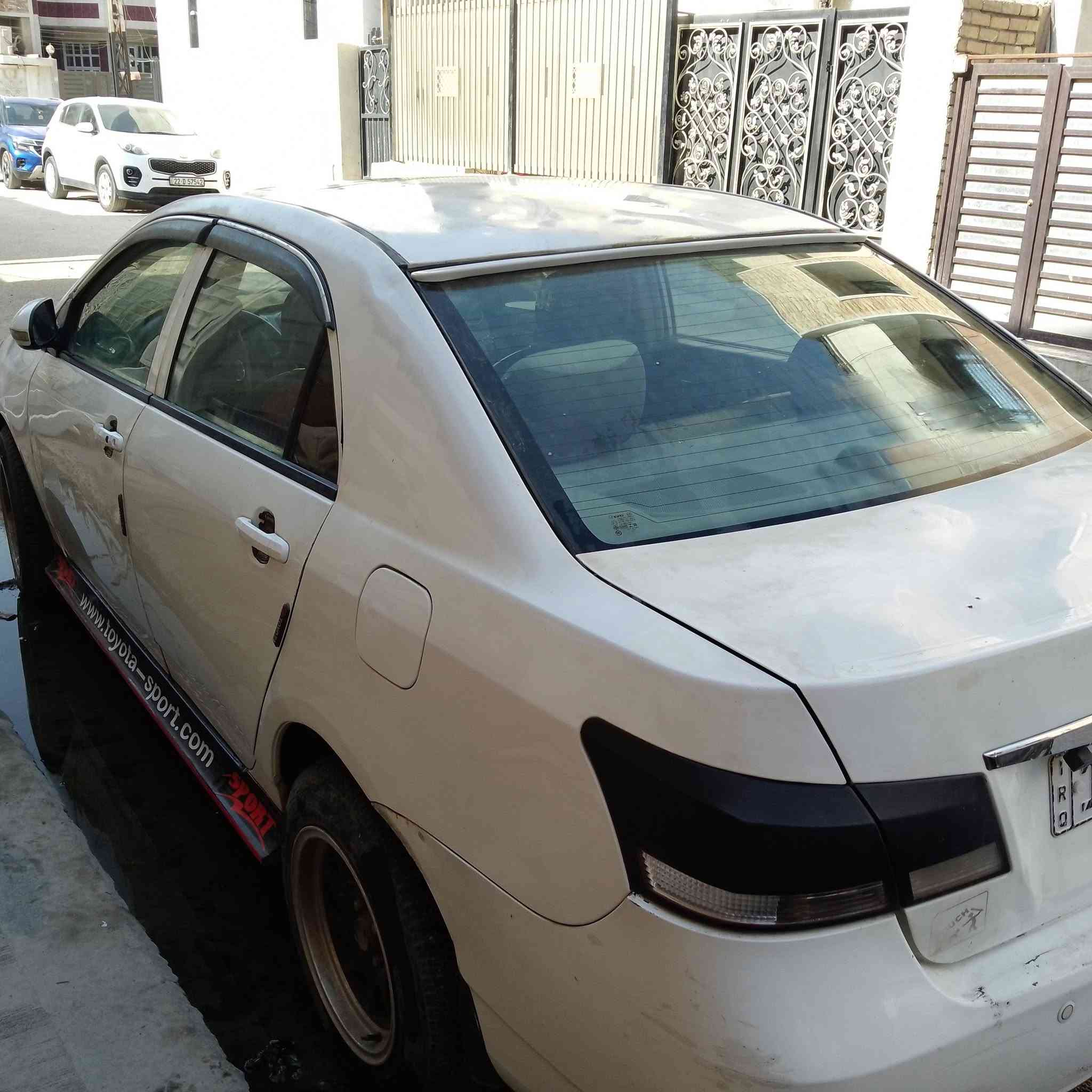 السلام عليكم سيارة BYD  G3 موديل 2013
محرك كورلا نحله كير اوتو تبريد شغال كهربائيات شغالة كاميرا خلفية  سيارة باسمي للبيع سعر 50$ بيها مجال بسيط حك الجية  مكان بغداد حي الجهاد ***********

