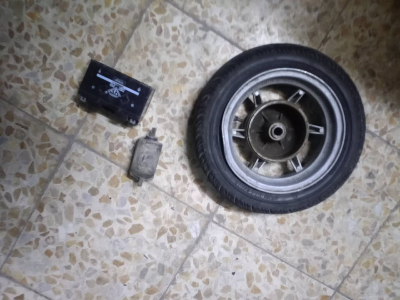 سلام عليكم غراض جي تي ار
ويل بيه شويه عواج
وباتري يردله شحن 
وسلف شغال
ابيعهن كلهن 
السعر 40
مكاني الدولعي
***********
