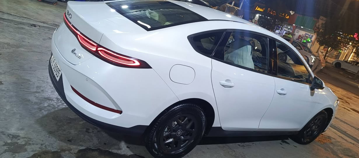 السلام عليكم ورحمه الله
BYD Qin Plus  2025
ممشى 16000كم 
  داخل أبيض 
حجم المحرك 1500
 حساسات وكاميرا خلفية – مثبت سرعة – مقاعد جلد 
اوتو ستوب
حساس خلفي 
اوتو هولد AUTO HOLD 
هند بريك بصمه 
تشغيل السياره بصمه مع
 كارت دخول ذكي
مقاعد جلد 
لايت زينون 
لد نهاري LED
بك لايتLED
3انضمة للقيادة 
مانع تزحلق
مثبت سرعه  Cruise 
شغيل عن بعد 
شاشة ذكية
 خزان 65لتر   اتمشيك 2100 كم
السياره كفاله استخدام شخصي السعر 20500دينار 

***********
