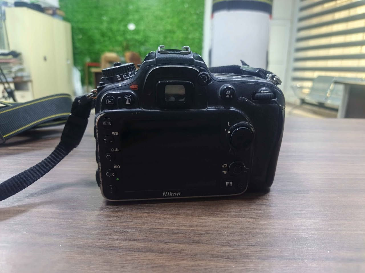 نيكون D7200 • شاشة مكسورة • ملحقات
