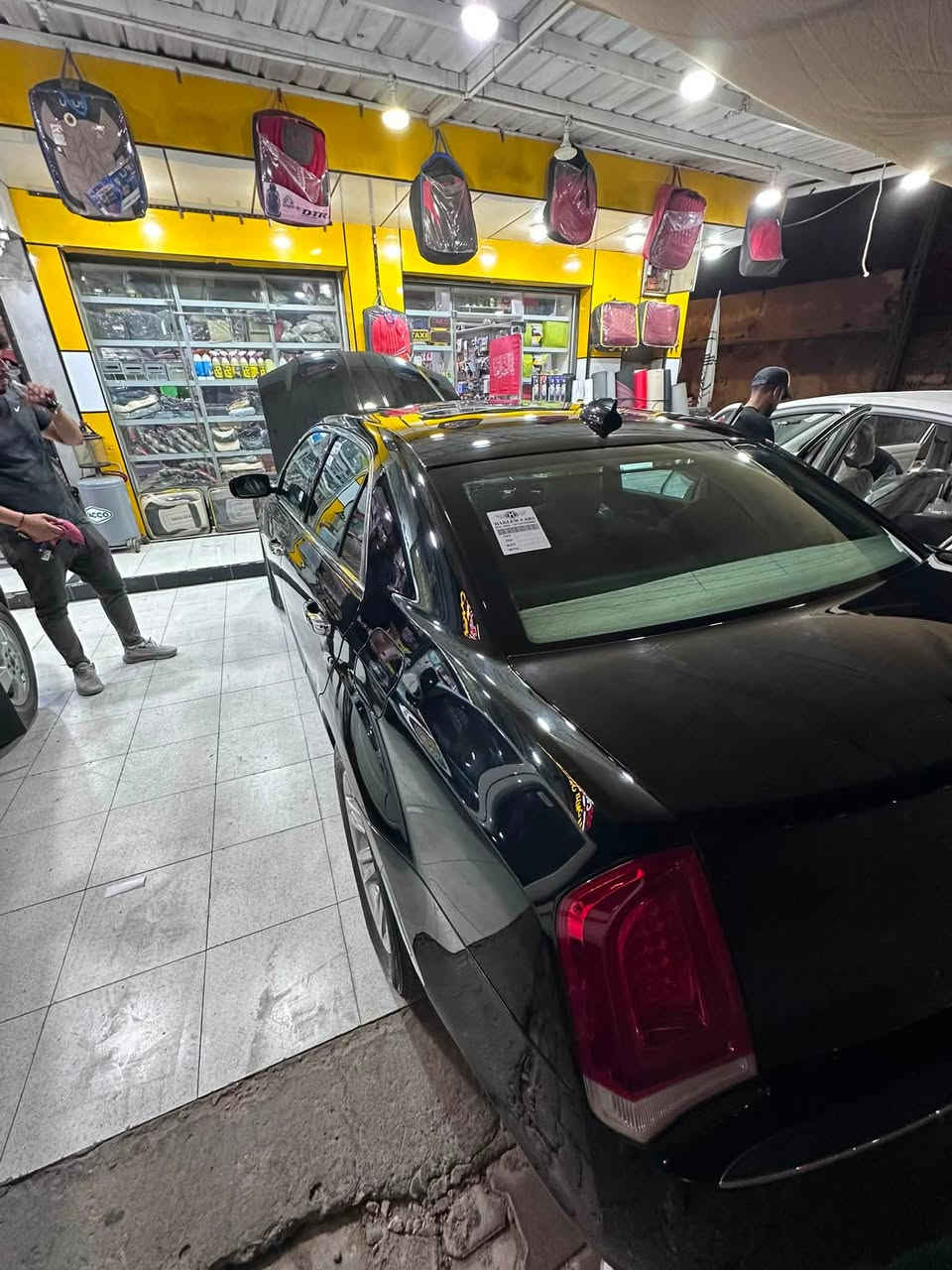 السلام عليكم 
للبيع
⚠️كرايسلر C300 🇨🇦 كندي 2016 Mi90,000
السياره كفاله عامه⁉️تبديل صبغ ضربه 
مواصفات السياره ☣️🫆فول
داخل بيجي 
ميموري كشن +بنوراما + كشنات امامي تدفئه تبريد كشنات خلفي تدفئه + برده خلفيه + تدفئه ستيرن + ستيرن كهربائي + مري قلاب + تحكم فول كشن 
جديد 🆕 رقم سليمانيه بأسم صديقي يريد تحويل او وكاله 
استفسار اكثر *********** سنويه لل٢٨ 
❌السعر الذي لا يقهر عد الكثير من الناس (255) وبيها مجال
