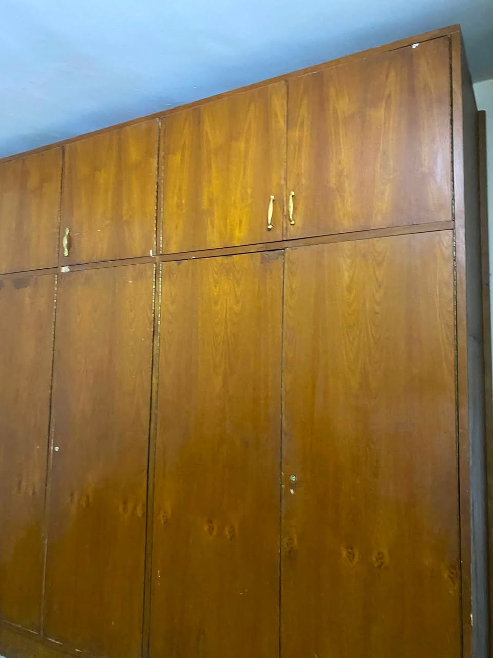 قنصور للبيع كل عيب مابي سعر ٢٥٠عرض ٣مترً طول 3متر ***********
