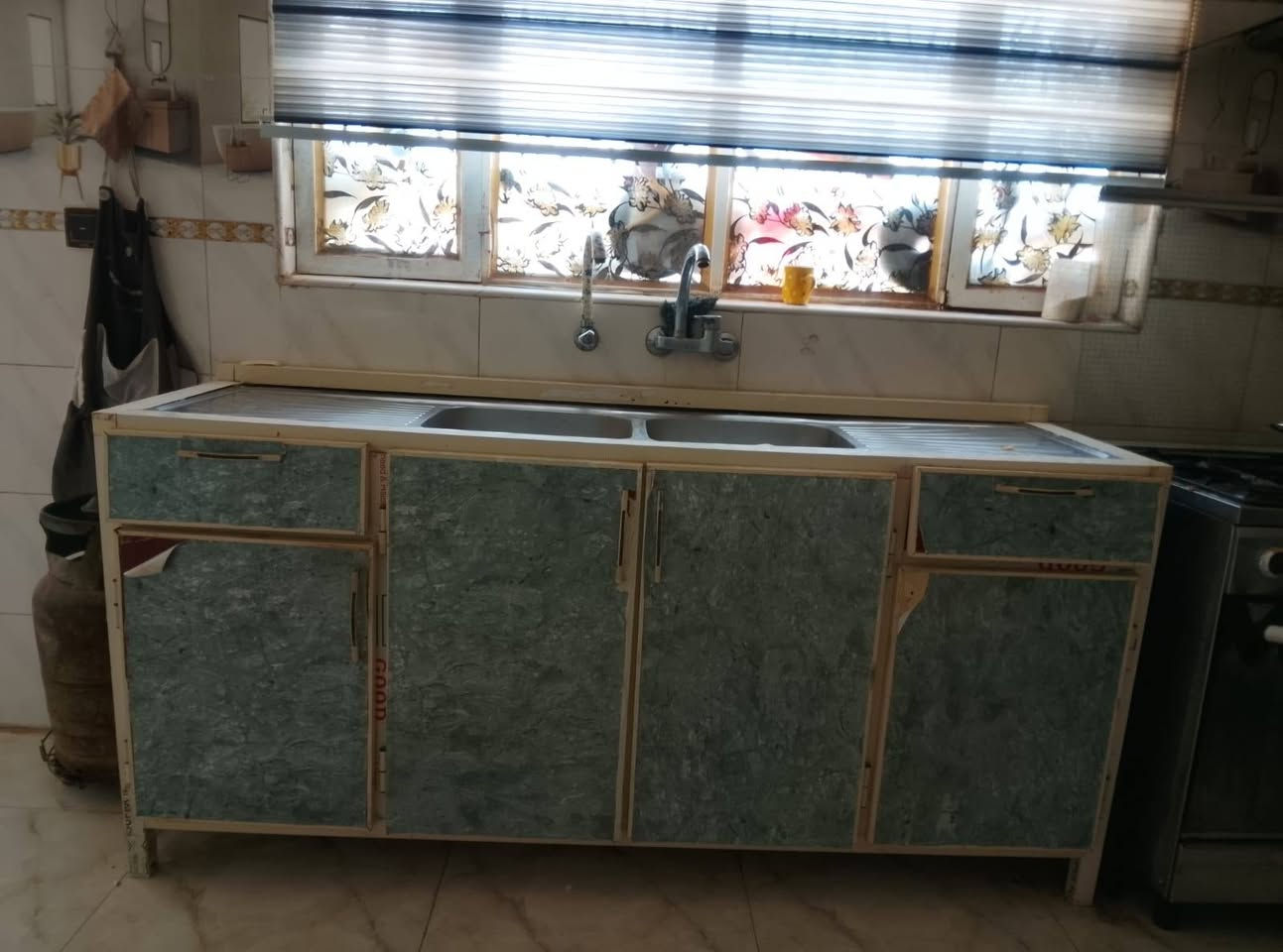 السلام عليكم كاونتر للبيع
ثلاث قطع للاتصال باستفسار سعر 250 وبه مجال 
مكان الكوت حي الجهاد 
***********
