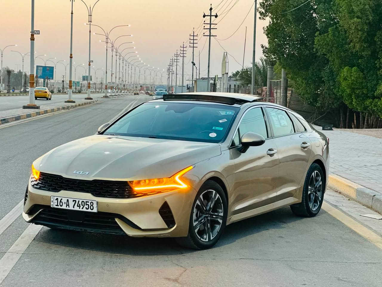 السلام عليكم 
للبيع k5 2022 EX وارد امريكي معوقين فول مواصفات خمس كامرات رادار حساس امامي خلفي كشن كهربائي جلد تدفئه تبريد قياده ذاتيه  مواصفات هواي كلش صور الحادث بلمنشور 
مكان السياره السماوه المركز السعر 128 مجال قليل 
للاستفسار ***********
