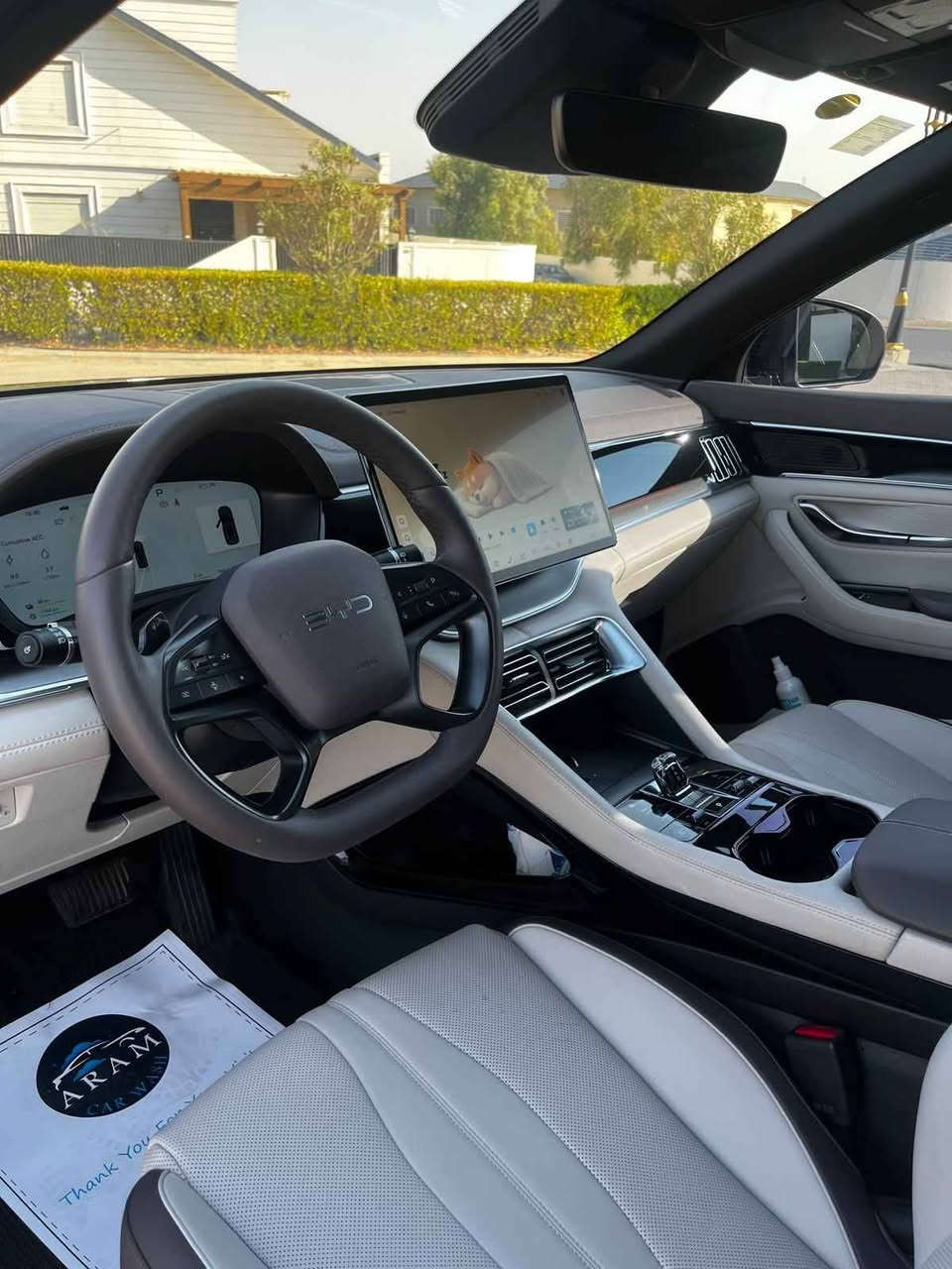 Byd 
Long range 
لونك رينج ١٦٠ بالشحنه و١٥٠٠ كم بالتفويله .
سياره جديده .
١٦ كامره 
حساسات فول 
تدفءه وتبريد.بالكشنات 
بانورامك سلايد 
بيها كتاب تضليل 
تبريد ثلج 
سياره صدك معتني بيها 
رقم هاتف *********** أربيل, العراق
