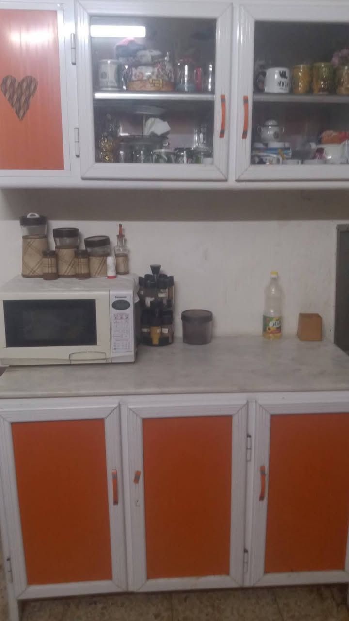 سلام عليكم كاونتر مستعمل للبيع
واتساب *********** سعره ٣٥٠وبي مجال
