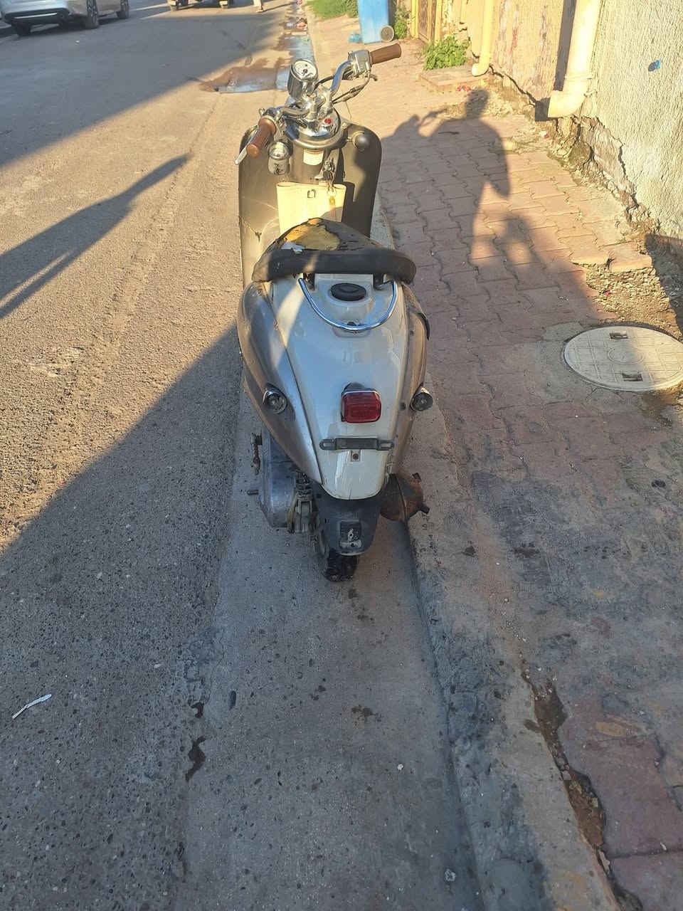 سلام عليكم دراجة كلاسك للبيع دراجة نضيفه وخير من ألله مكينه ناعمه كهربائيات كلها شغاله سلف وهندر الدراجه بيها ملاحظات بسيطه عارضها 180 وبيها مجال حك الجيه *********** واتساب

