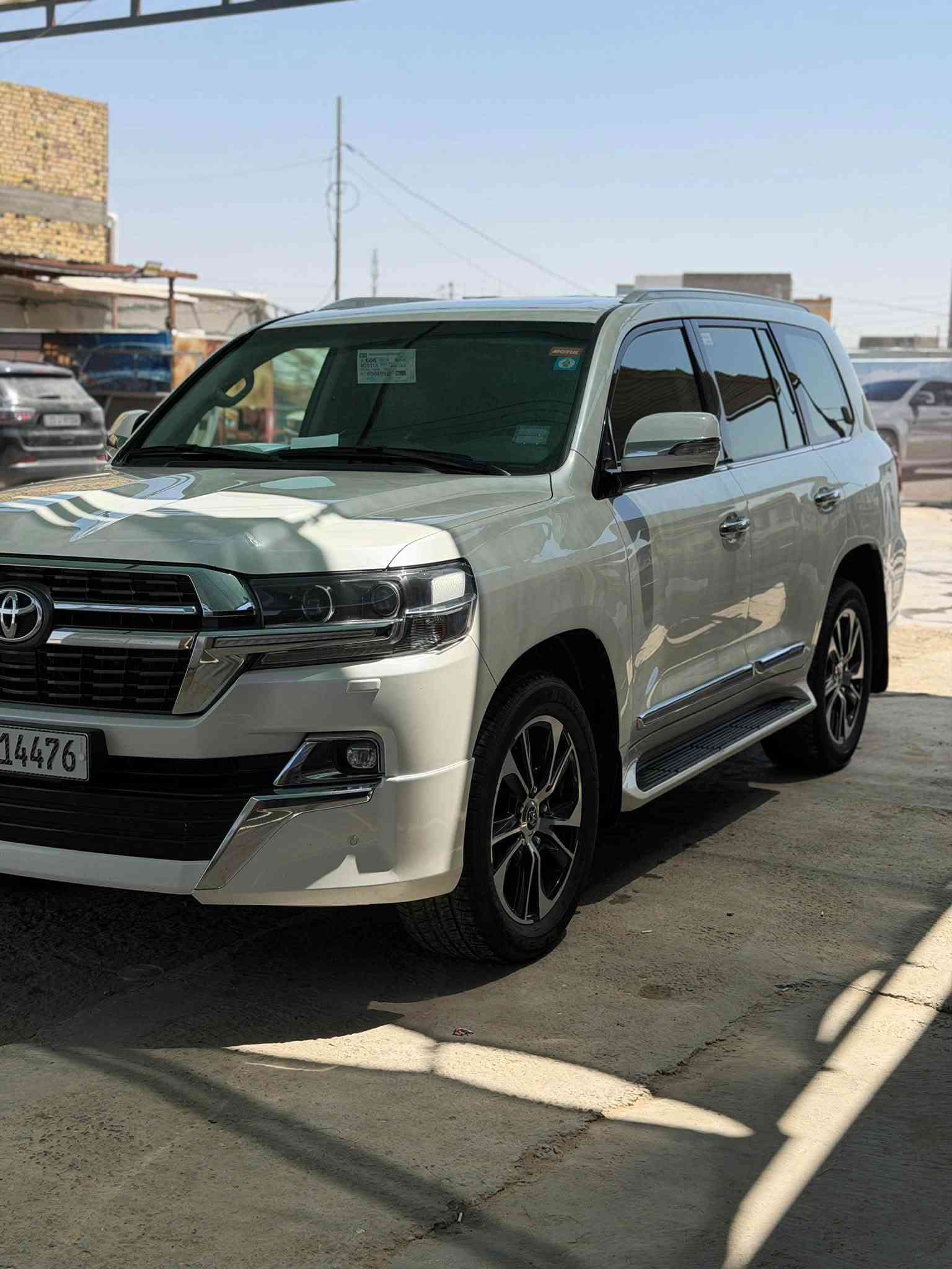 السلام عليكم
لاندكروز GXR موديل 2021 بحريني محرك 8 سلندر 4600 رقم بغداد الجديد بأسمي فول مواصفات تفاصيل اكثر خاص او واتس 
***********
***********
