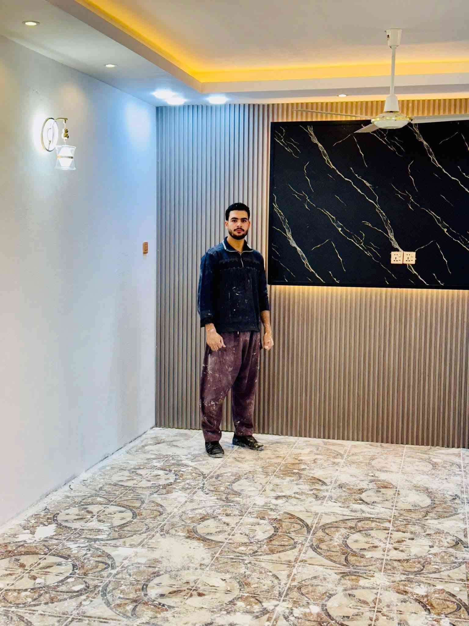 :
✨ أيمن السومار للديكورات والصبغ ✨

ننفذ لكم أجمل وأحدث التصاميم بأفضل جودة وأسعار مناسبة 🏠✨

🔹 سقوف ثانوية بتصاميم عصرية وراقية
🔹 ديكورات مغربية فخمة ومميزة
🔹 صبغ داخلي وخارجي بأجمل الألوان والتشطيبات
🔹 جبس بورد وديكورات جدارية
🔹 إضاءة مخفية وسبوت لايت بتوزيع احترافي
🔹 ديكورات شاشات وجدران بتصاميم حديثة
🔹 تنفيذ حسب المساحة والذوق والميزانية
🔹 دقة بالعمل وتشطيب يليق ببيتكم ❤️

📞 للحجز والاستفسار:
0782306699

🏆 شغلنا عنوان ذوقكم… وتنفيذنا يفرق ✨

أيمن السومار للديكورات

نص مكتوب في الصور:
- إرسال رسالة...