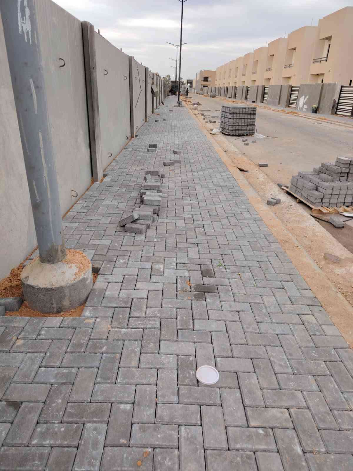 السلام عليكم👋🛣️ جميع انواع المقرنص🔲🔷🔴خلفات مقرنص🛠️
عمل ساقيه➕عمل رصيف➕عمل كابات➕عمل كاشي➕عمل كرانيت🔸
نشتغل بدقه↙️عاليه↘️⚒️🛠️
عمل درجه اوله🥇🔝الثقه في عملنه🔘🔹▪️👍 
الرقم: ***********
